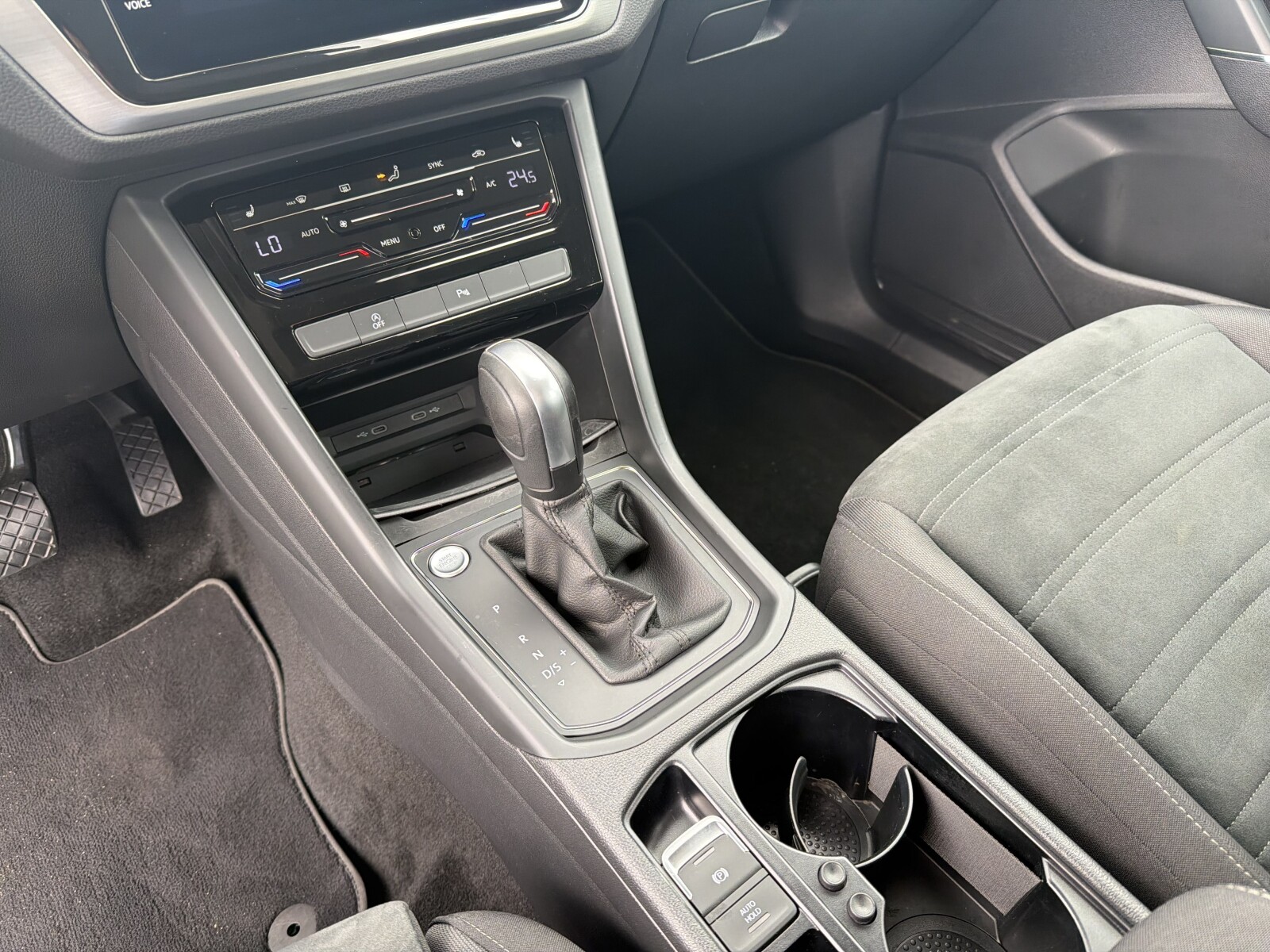 Volkswagen Touran - zdjęcie 15