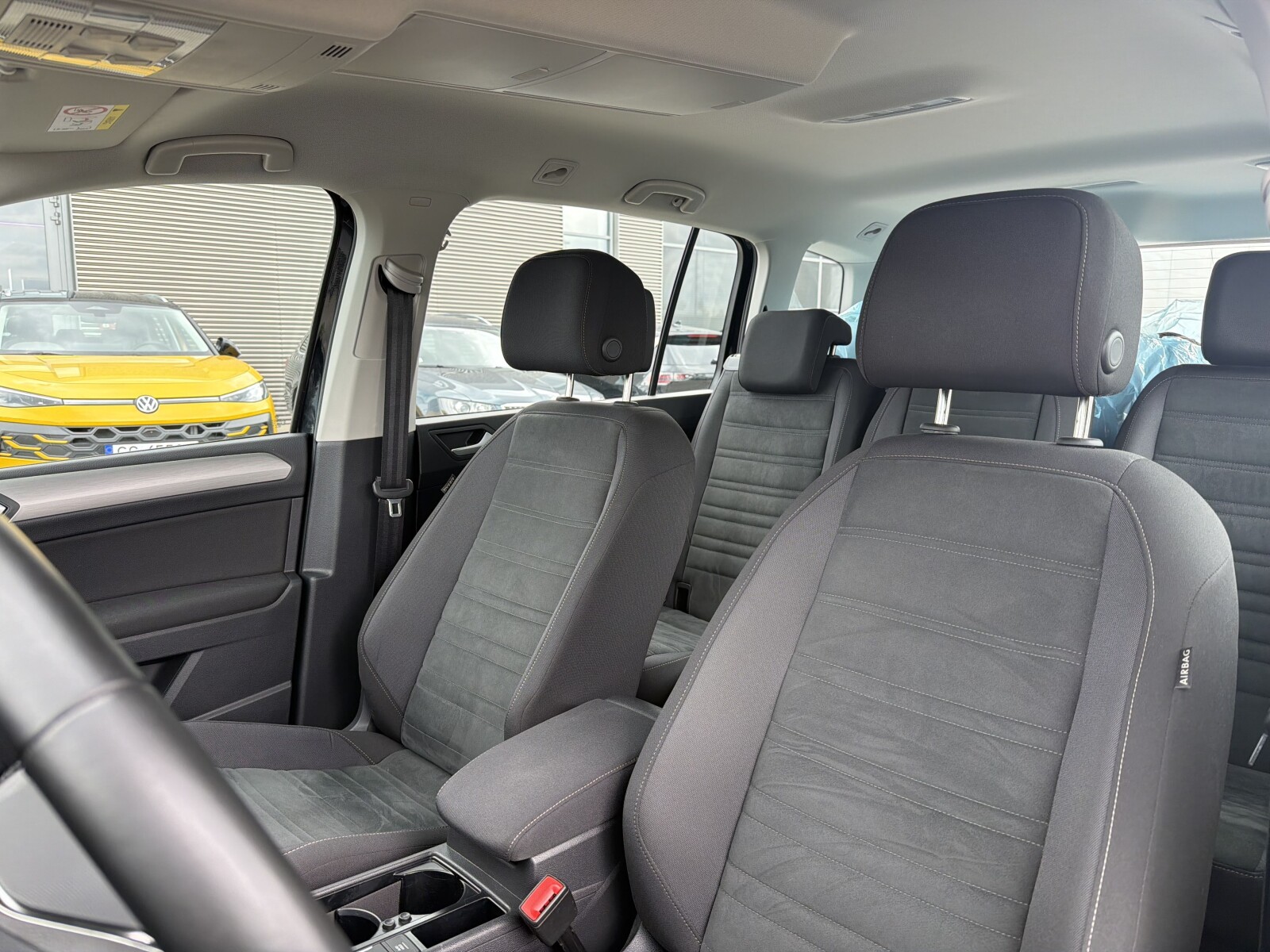Volkswagen Touran - zdjęcie 11