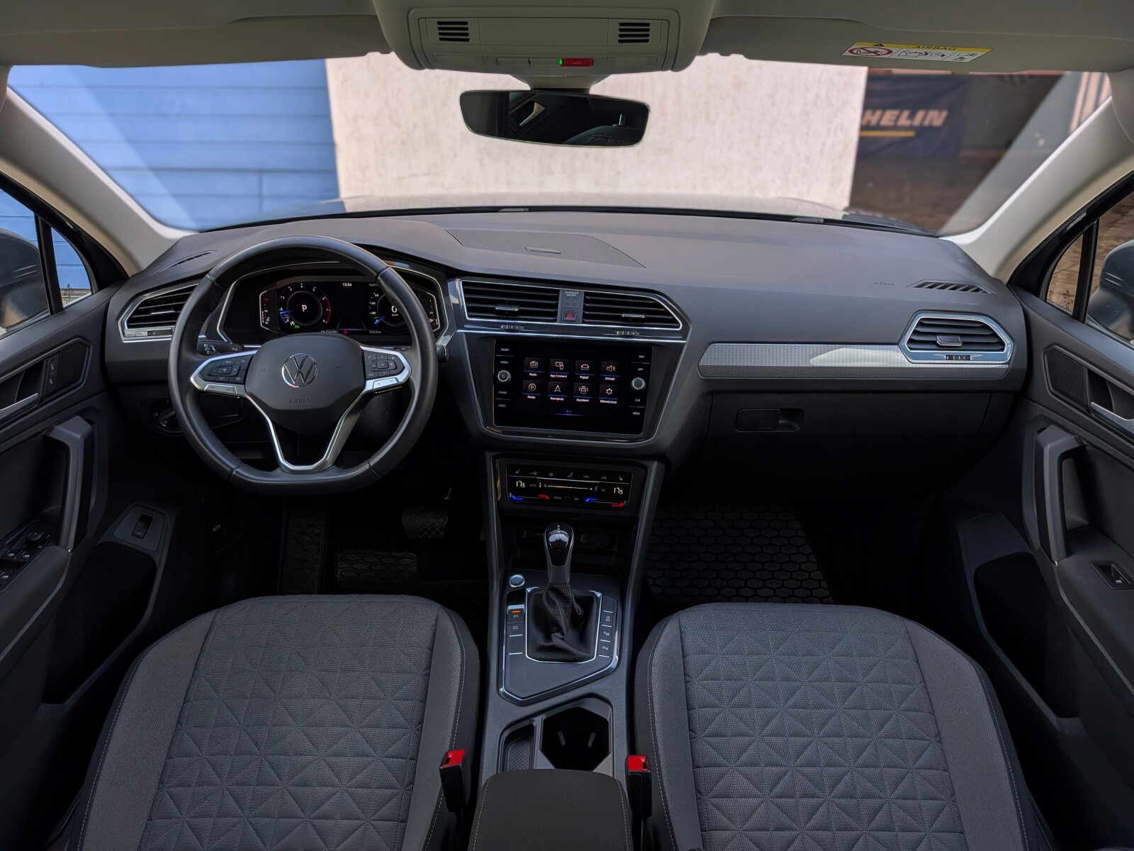 Volkswagen Tiguan - zdjęcie 10