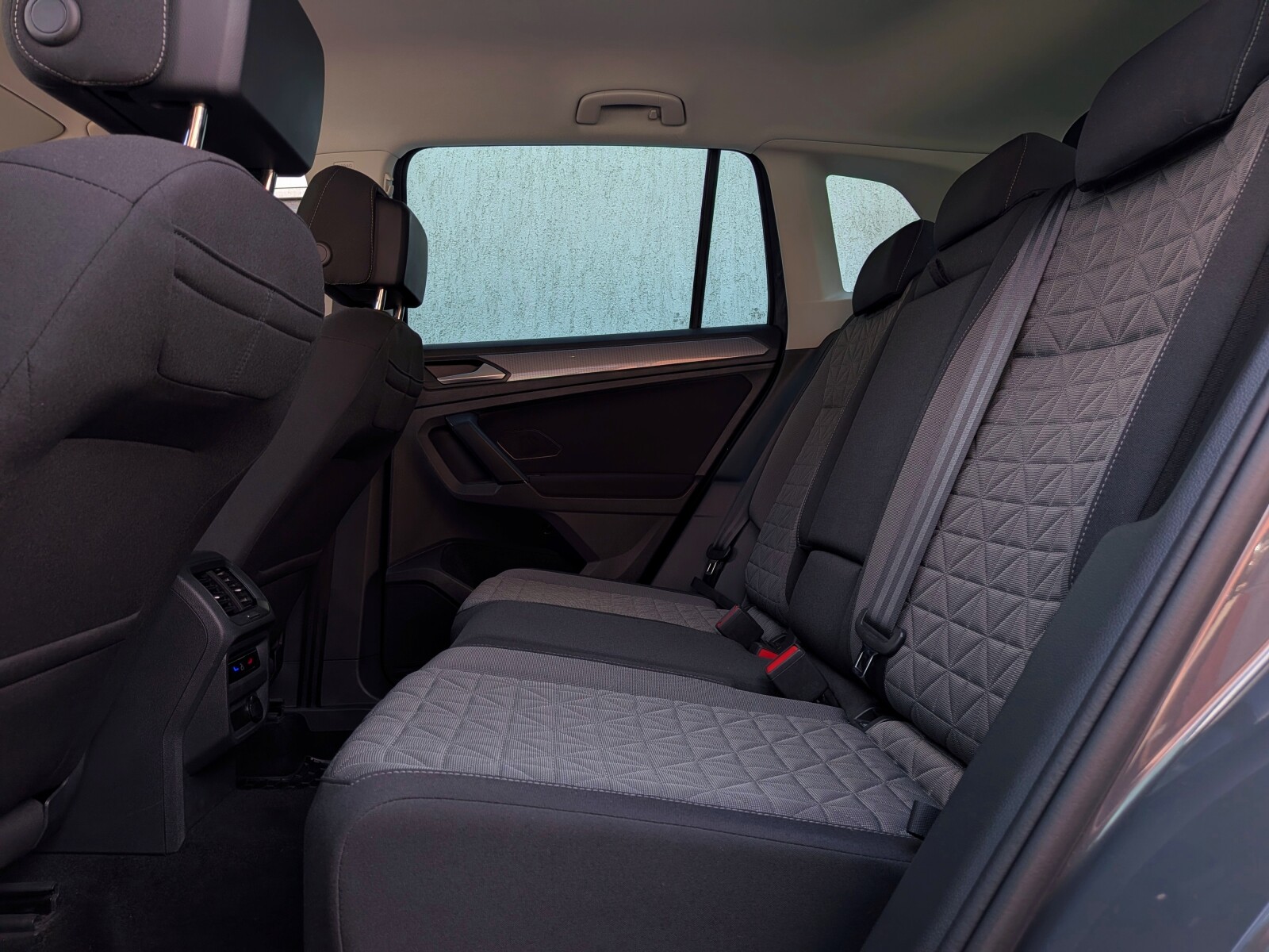 Volkswagen Tiguan - zdjęcie 9