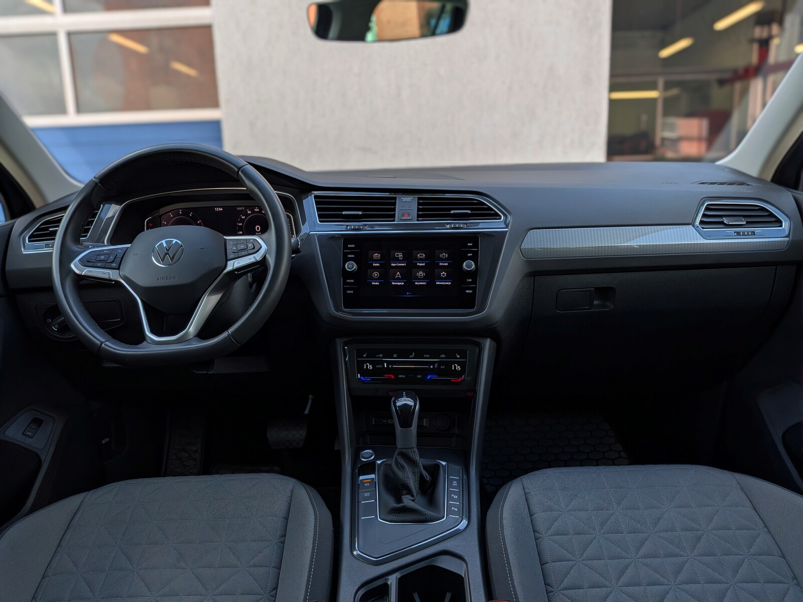 Volkswagen Tiguan - zdjęcie 11