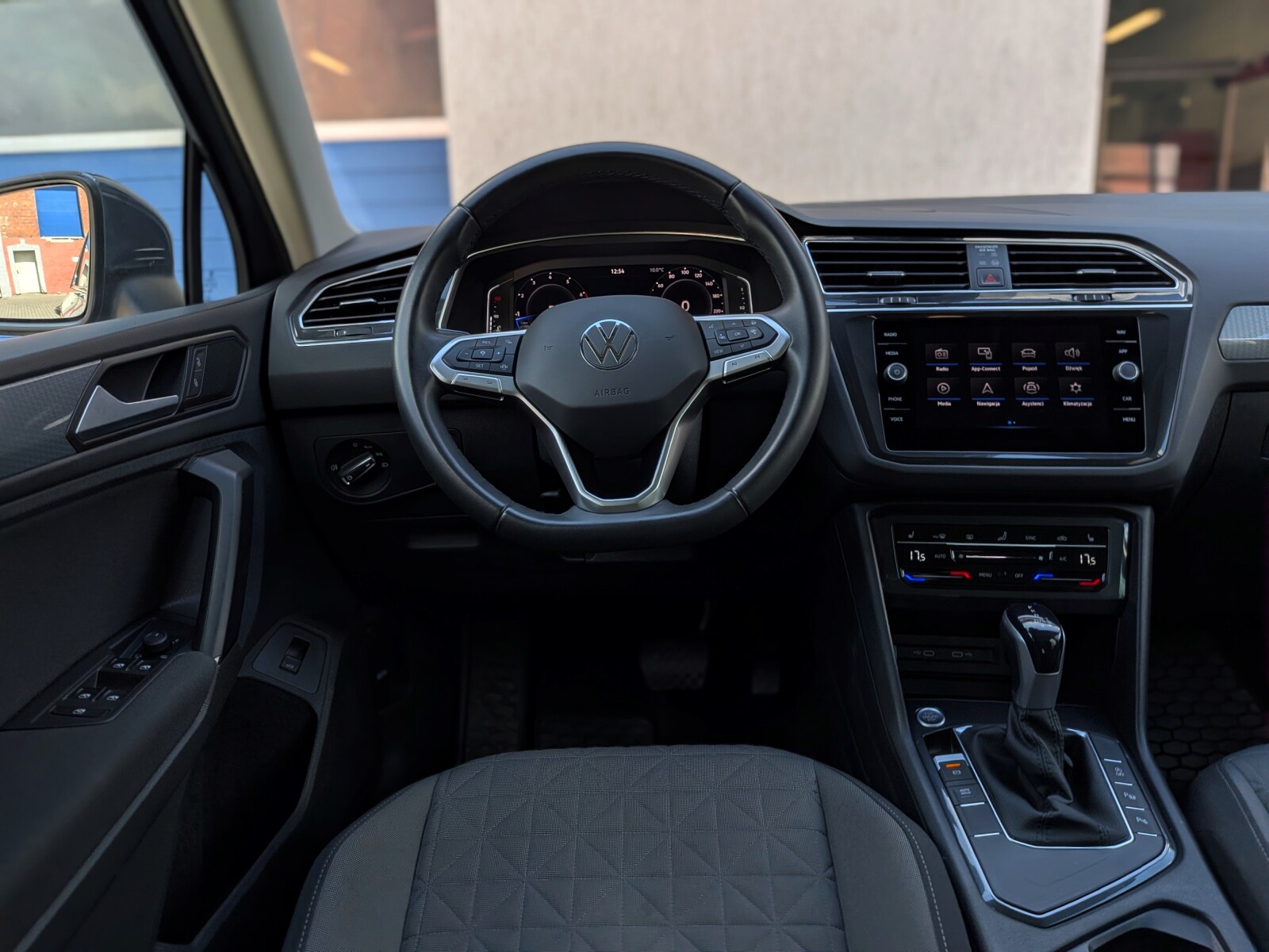 Volkswagen Tiguan - zdjęcie 12