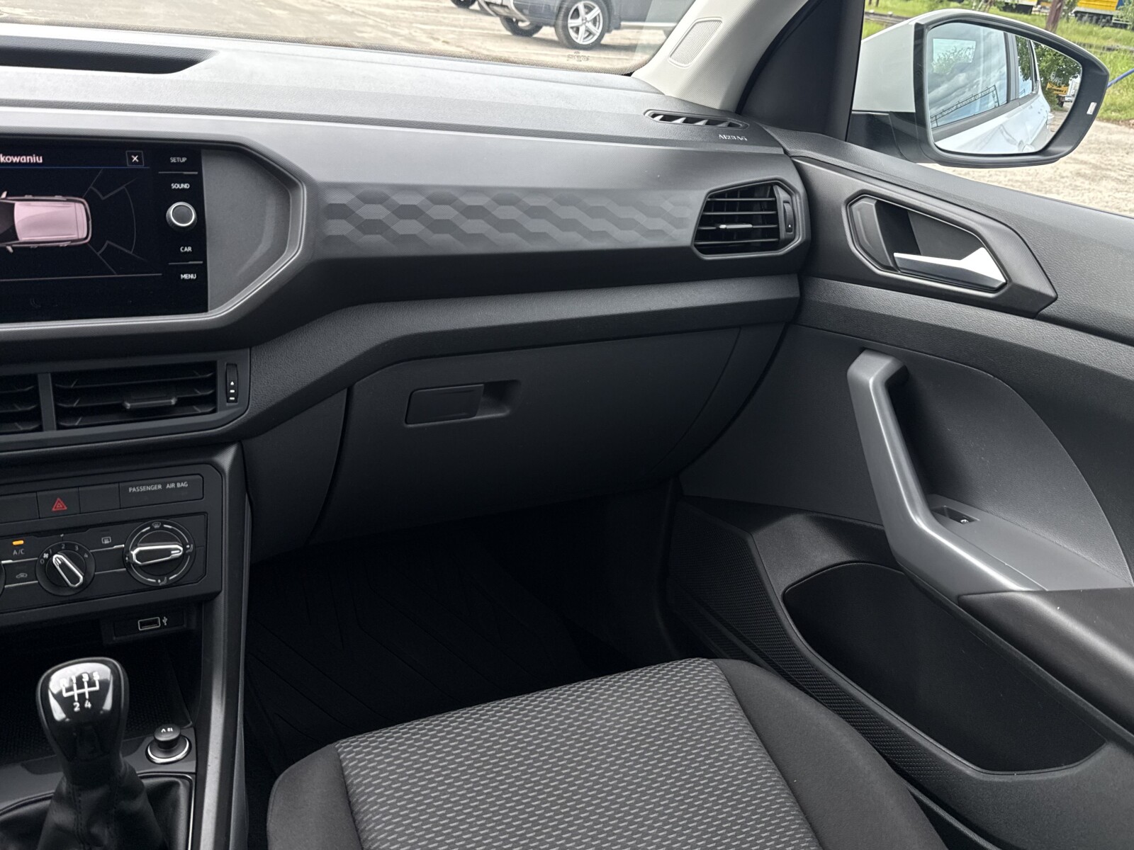 Volkswagen T-Cross - zdjęcie 11
