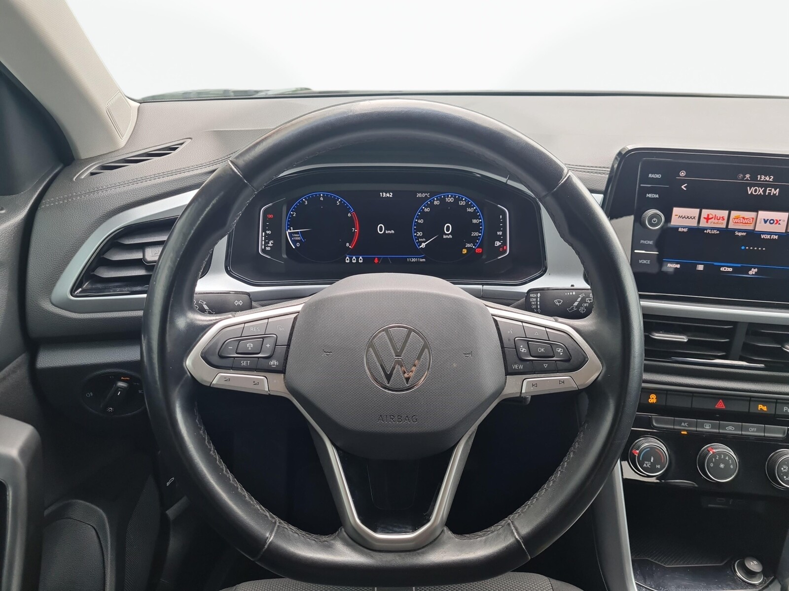 Volkswagen T-Roc - zdjęcie 12