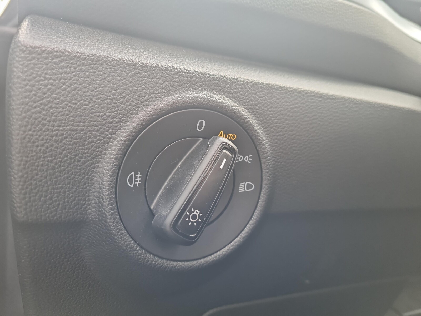 Volkswagen T-Roc - zdjęcie 11