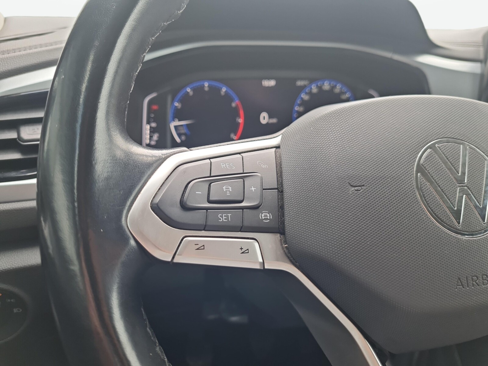 Volkswagen T-Roc - zdjęcie 14