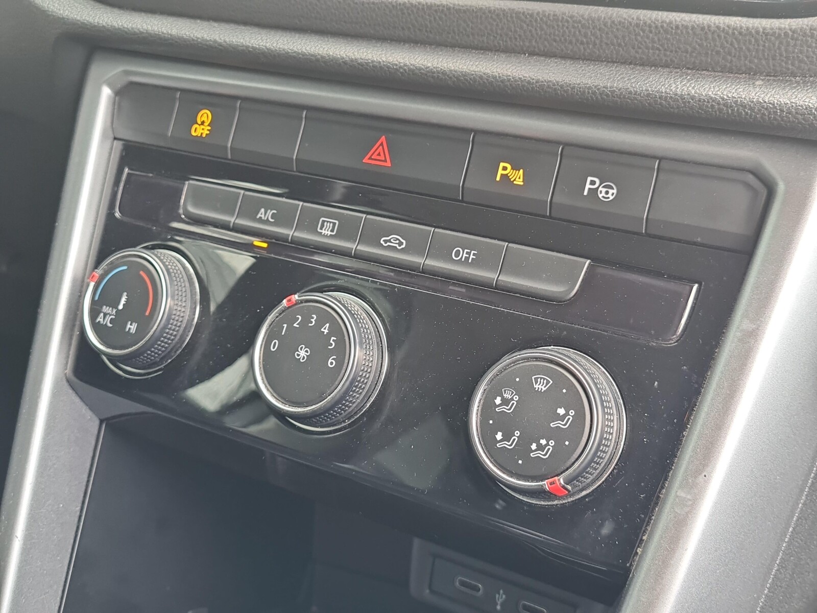Volkswagen T-Roc - zdjęcie 21