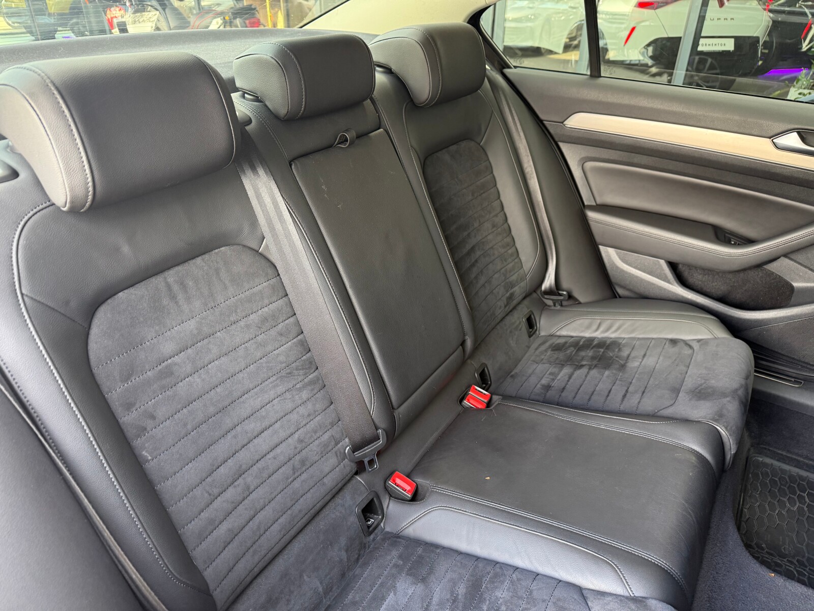 Volkswagen Passat - zdjęcie 16