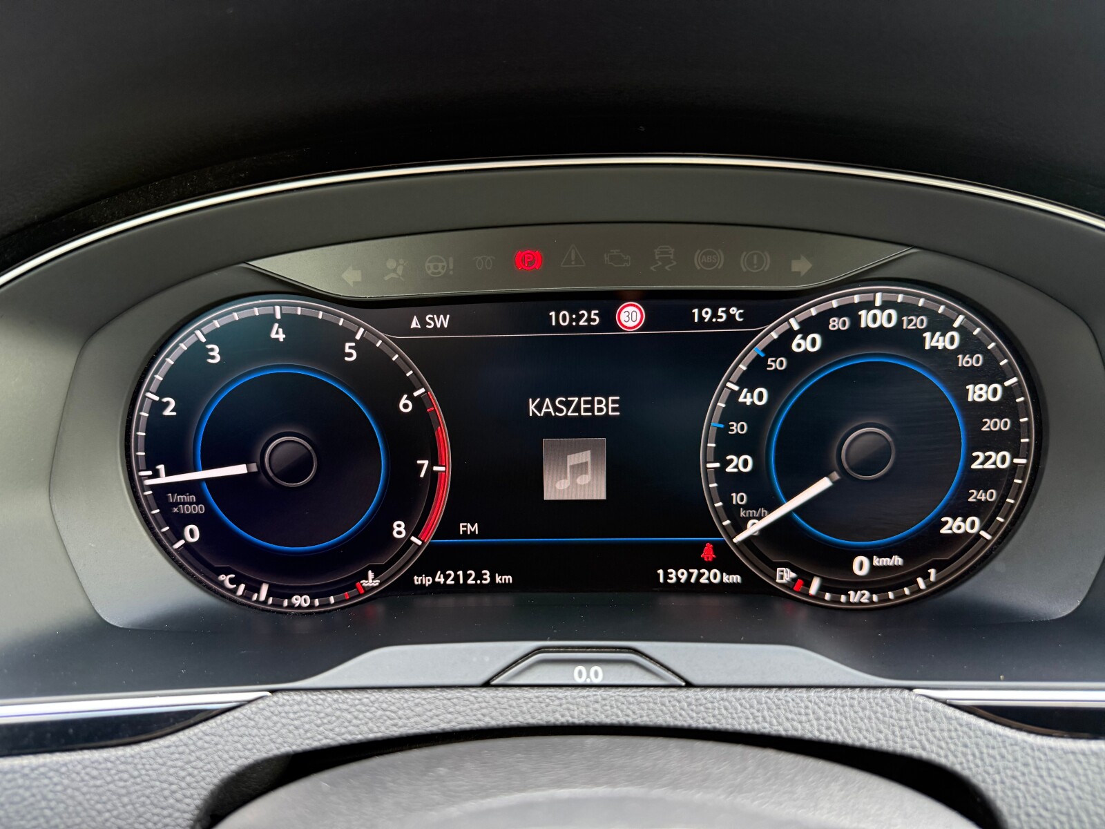 Volkswagen Passat - zdjęcie 23