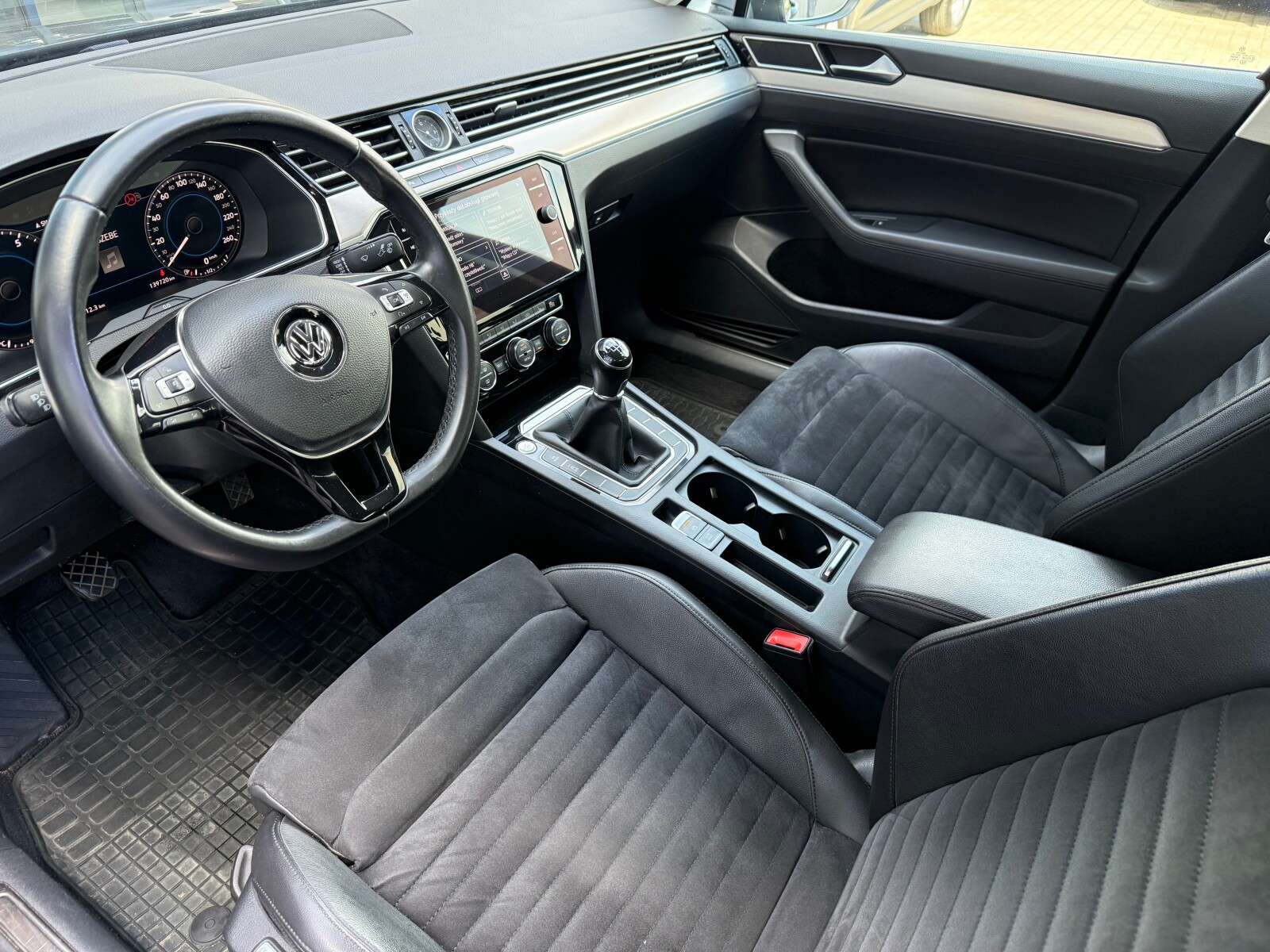 Volkswagen Passat - zdjęcie 11