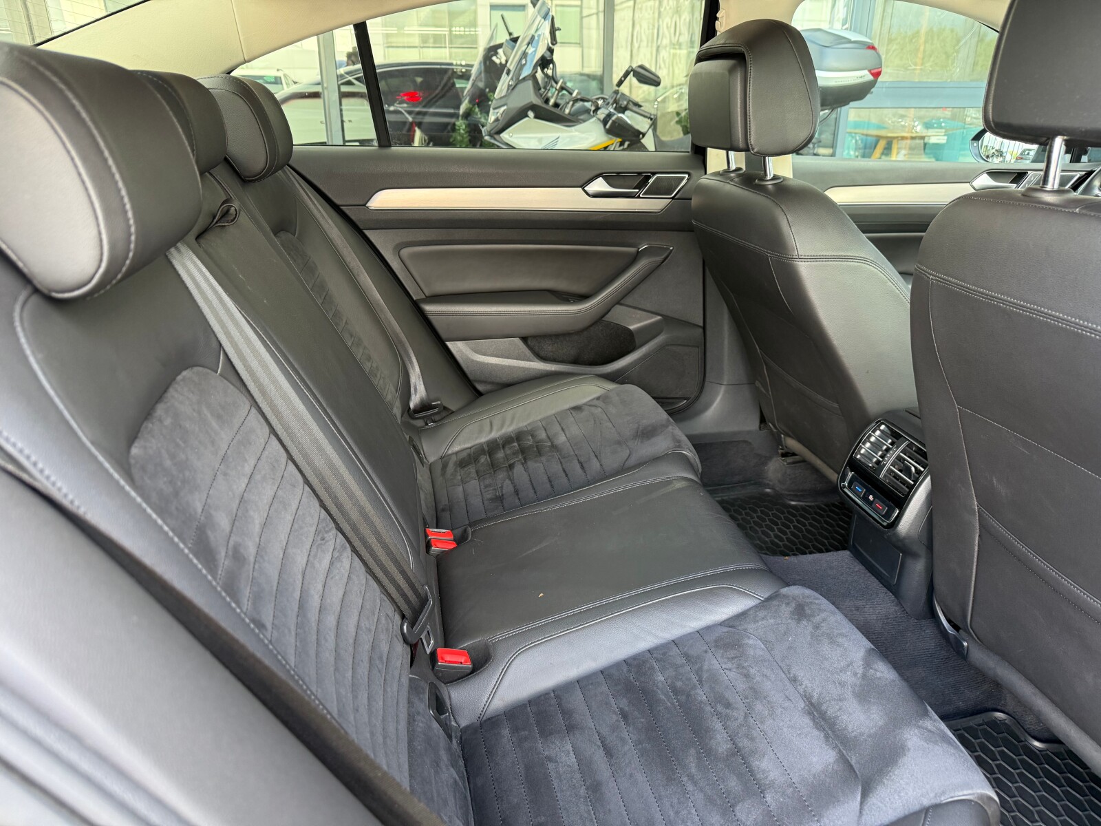 Volkswagen Passat - zdjęcie 15
