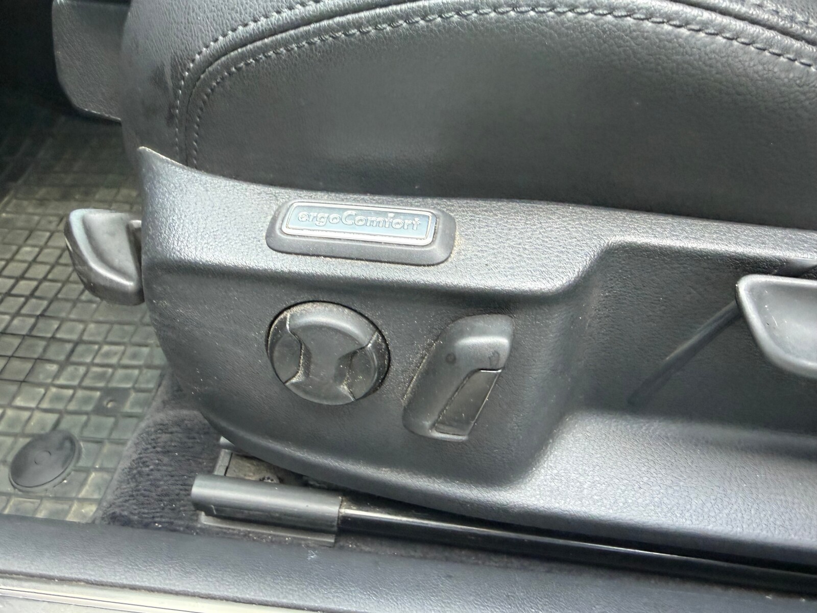 Volkswagen Passat - zdjęcie 13
