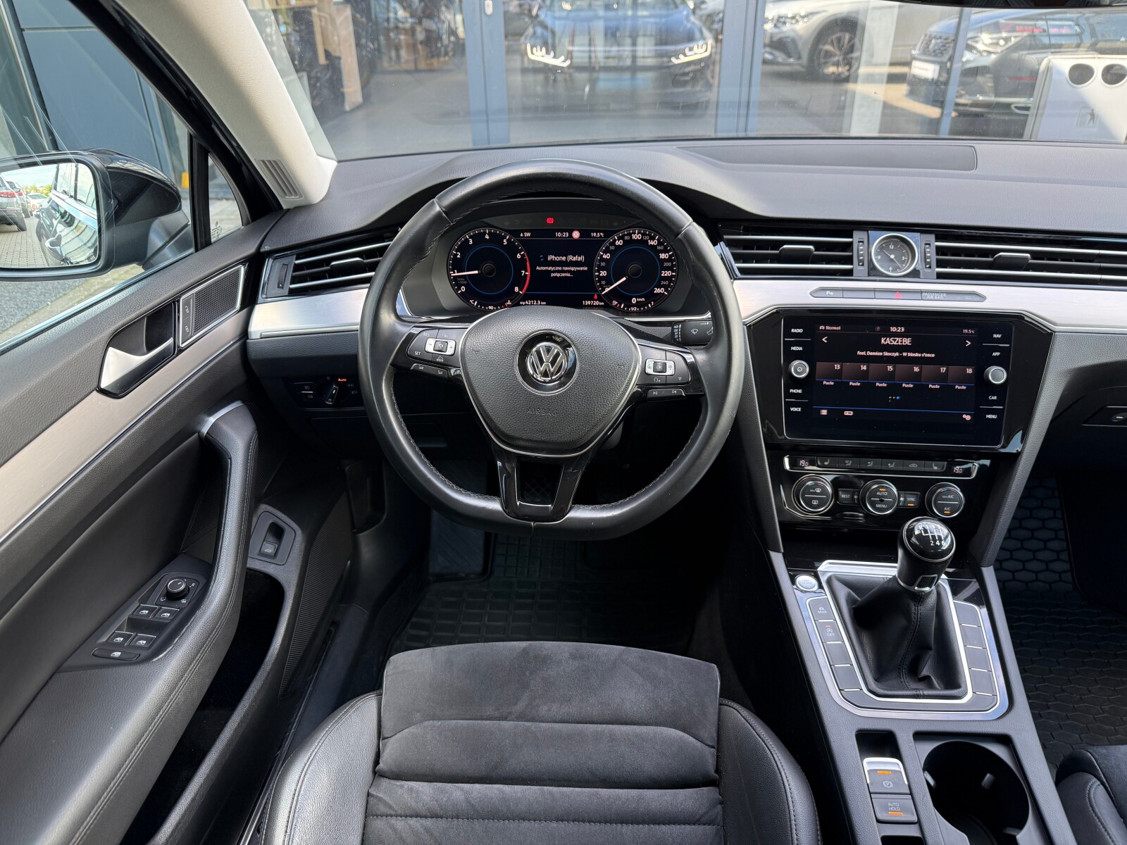 Volkswagen Passat - zdjęcie 10