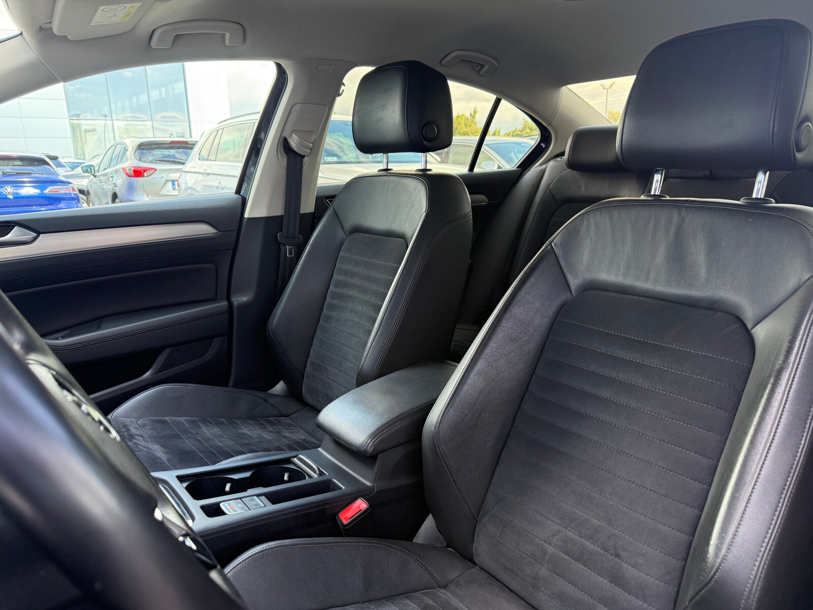 Volkswagen Passat - zdjęcie 12