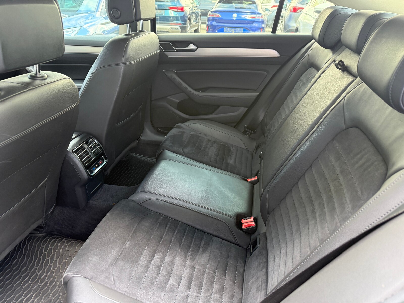 Volkswagen Passat - zdjęcie 14