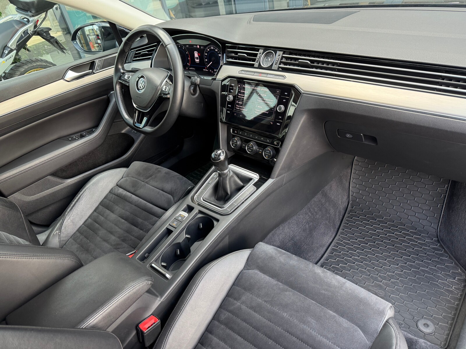 Volkswagen Passat - zdjęcie 17