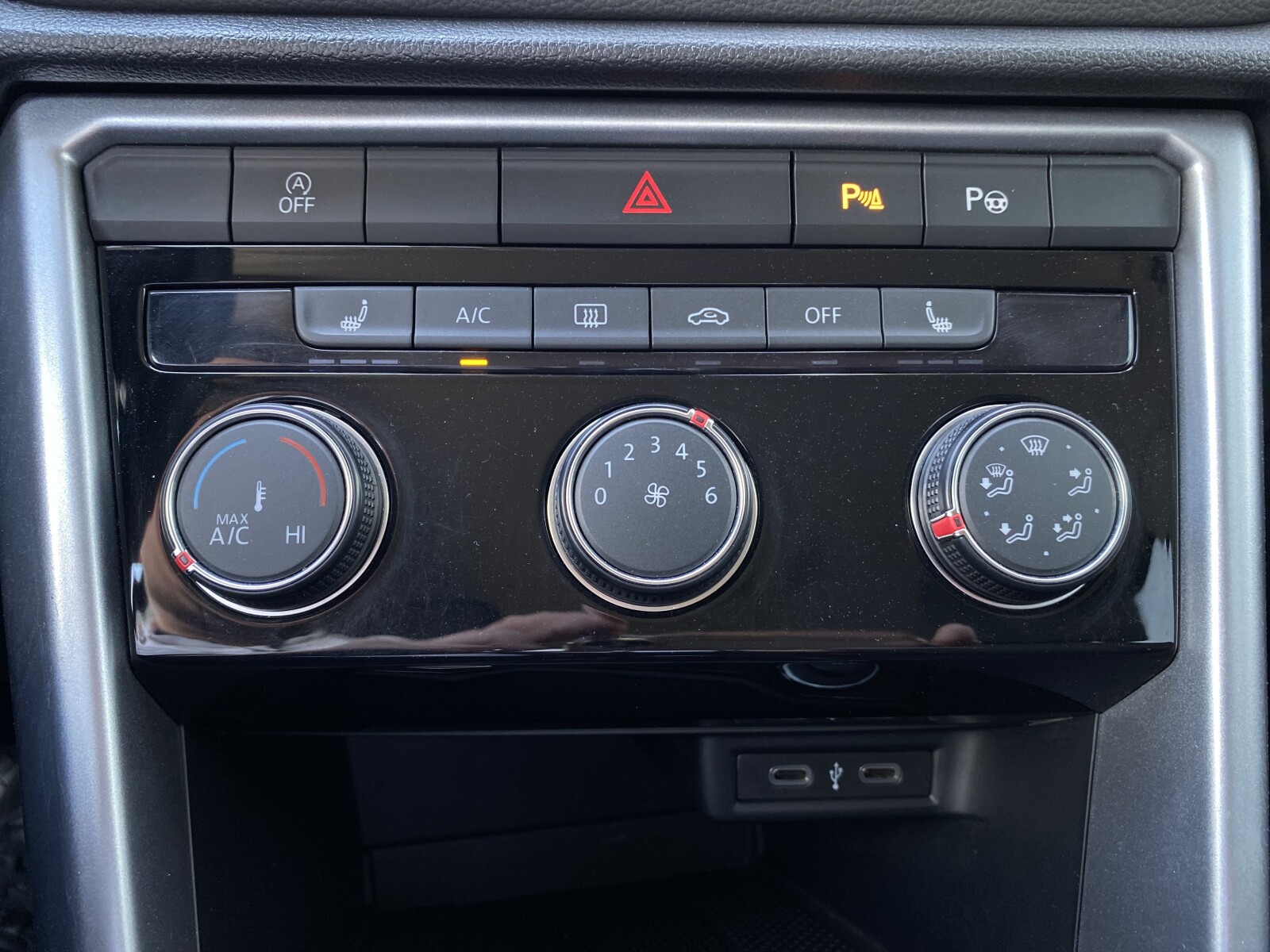Volkswagen T-Roc - zdjęcie 19