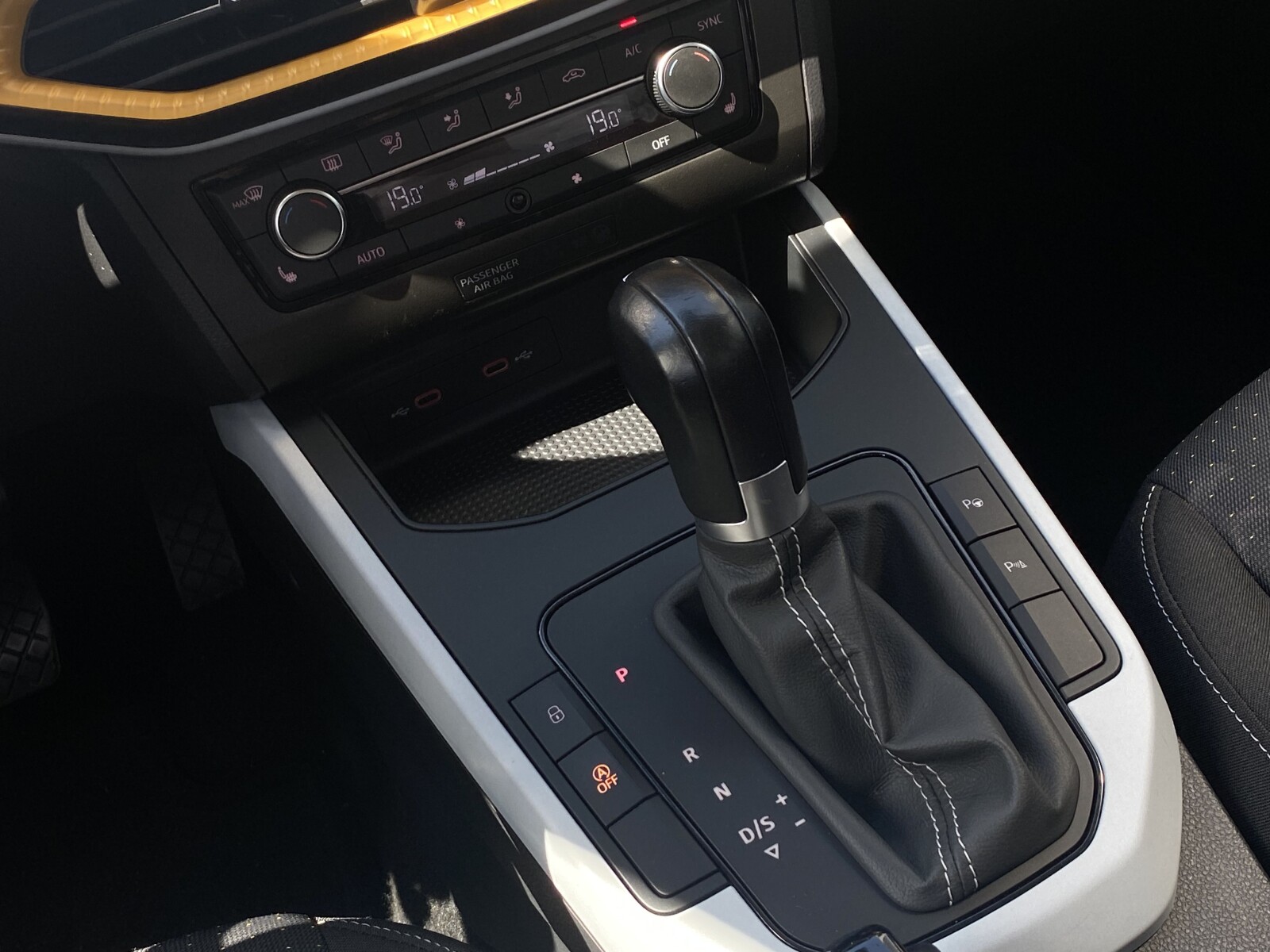 Seat Arona - zdjęcie 18