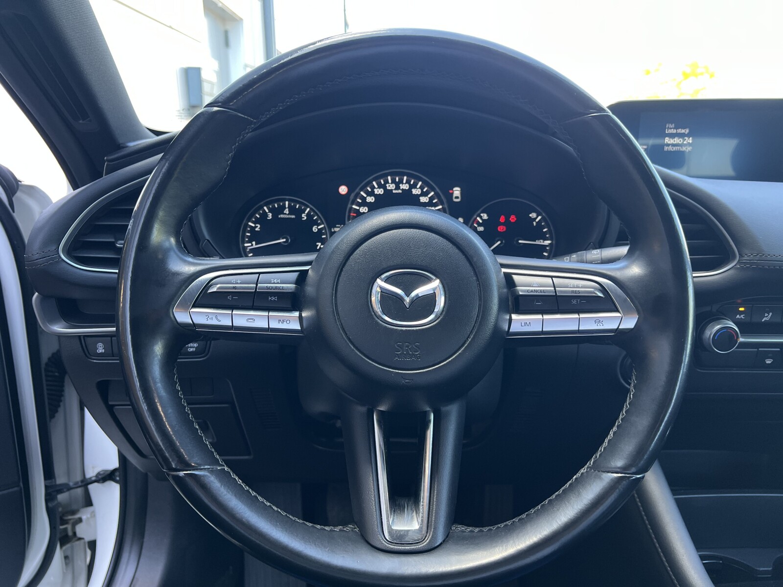 Mazda 3 - zdjęcie 15