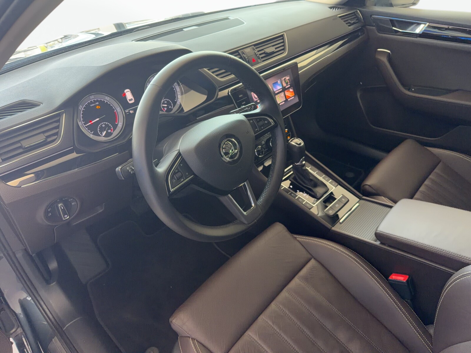 Škoda Superb Combi - zdjęcie 9