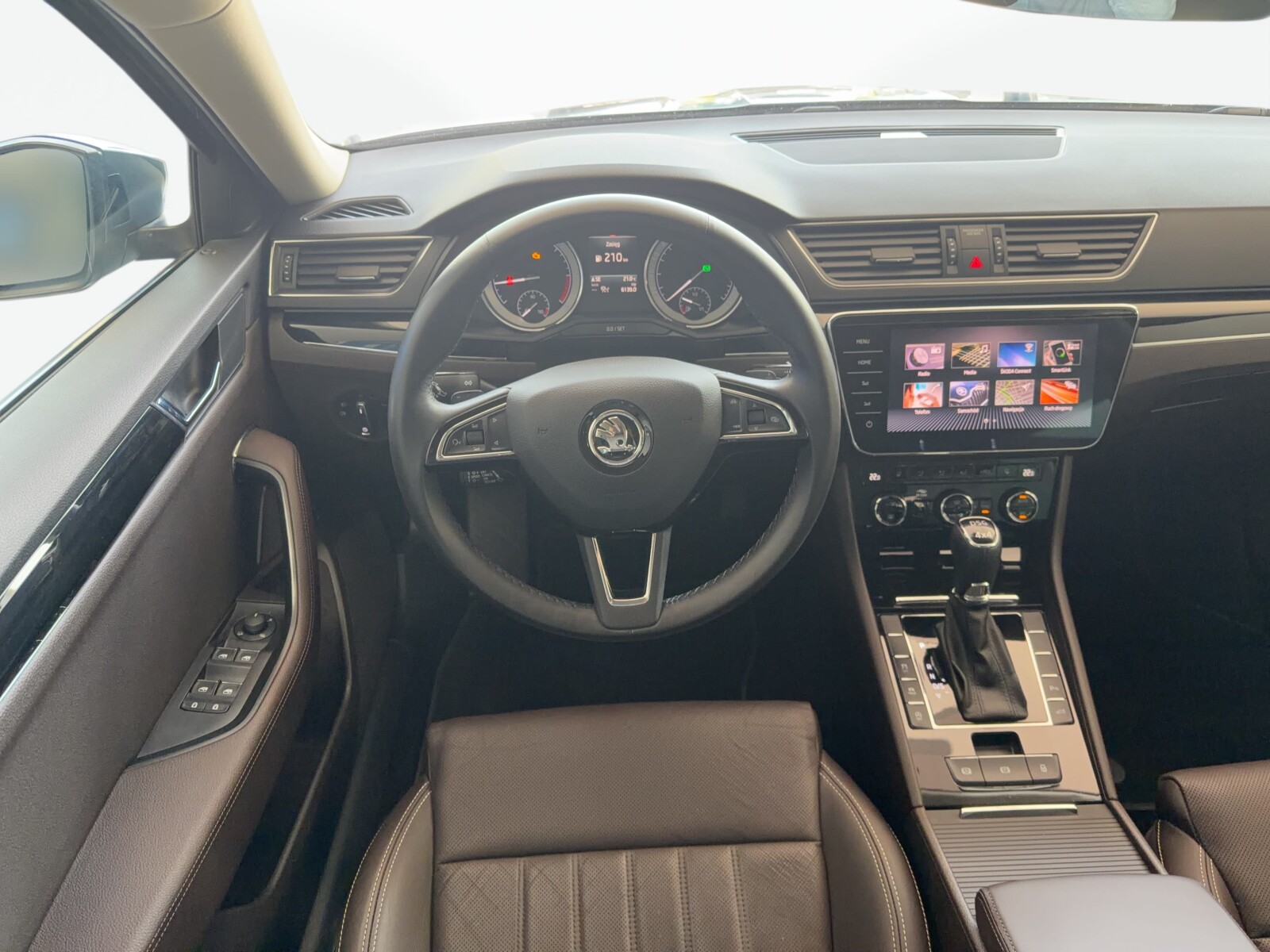 Škoda Superb Combi - zdjęcie 23