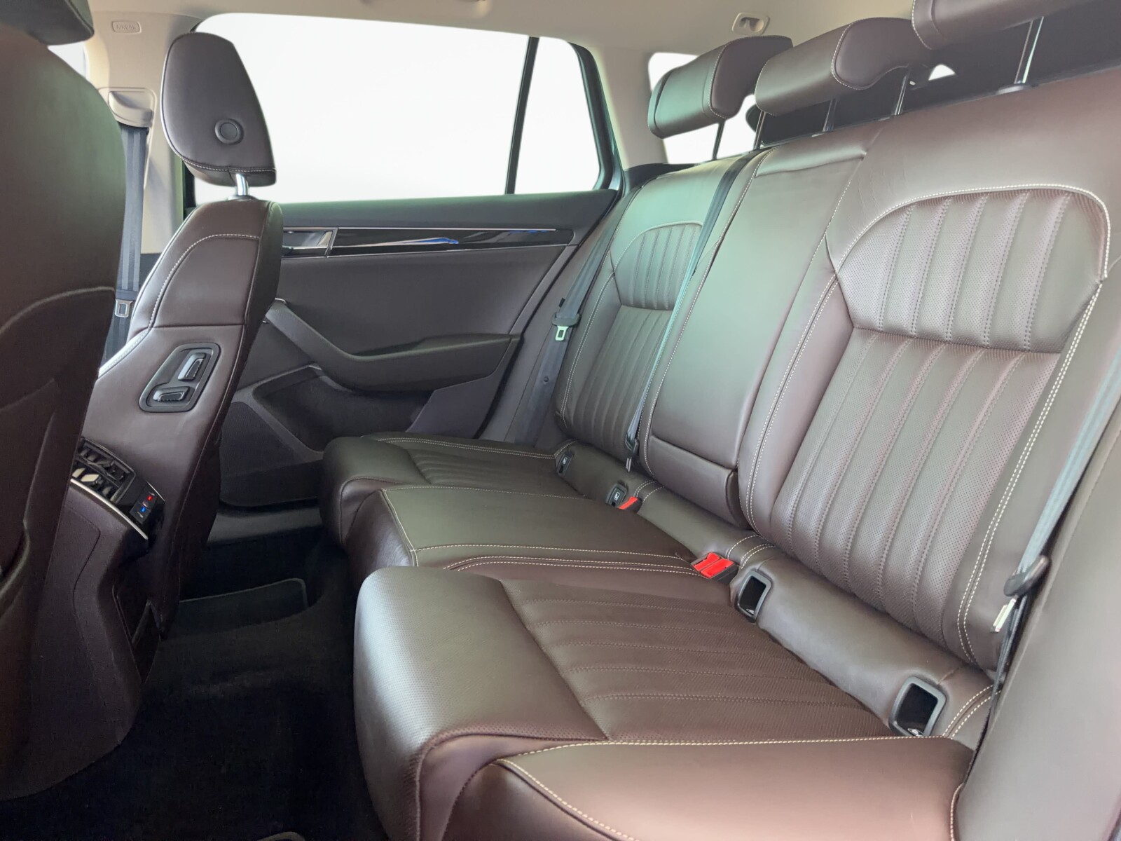 Škoda Superb Combi - zdjęcie 15