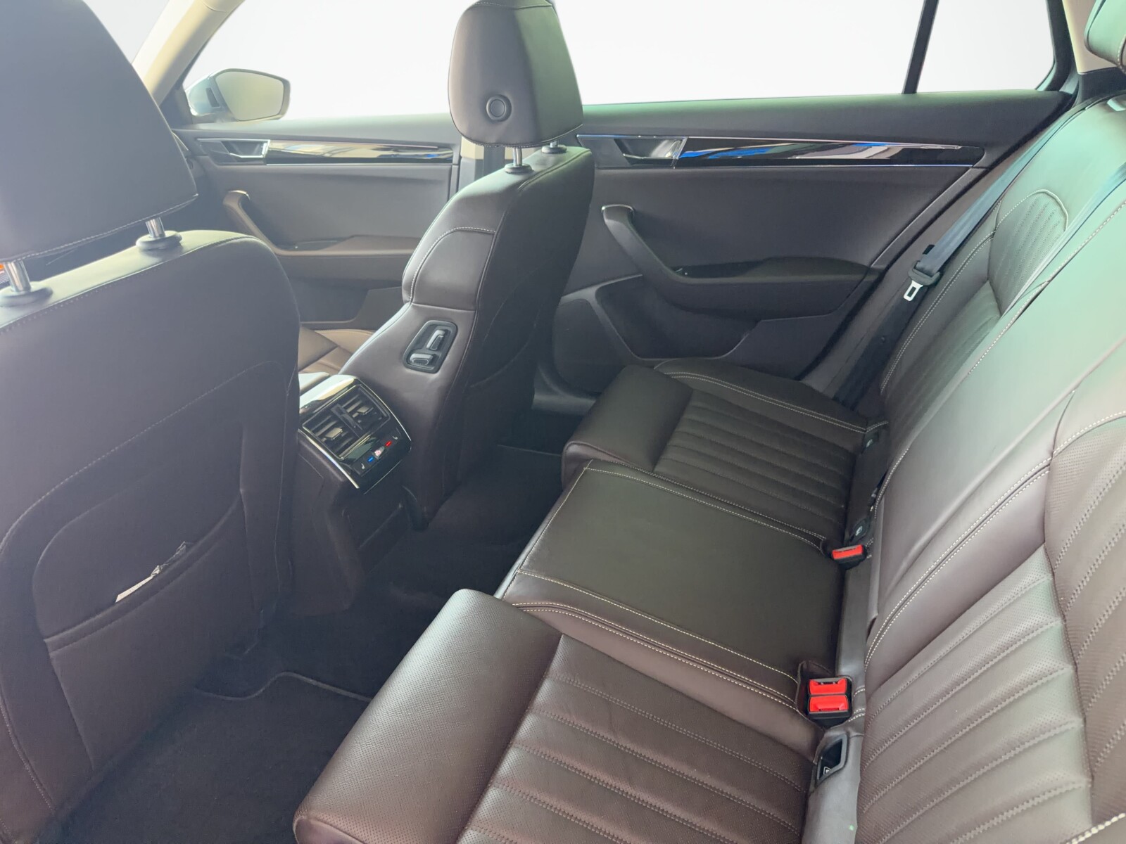 Škoda Superb Combi - zdjęcie 14
