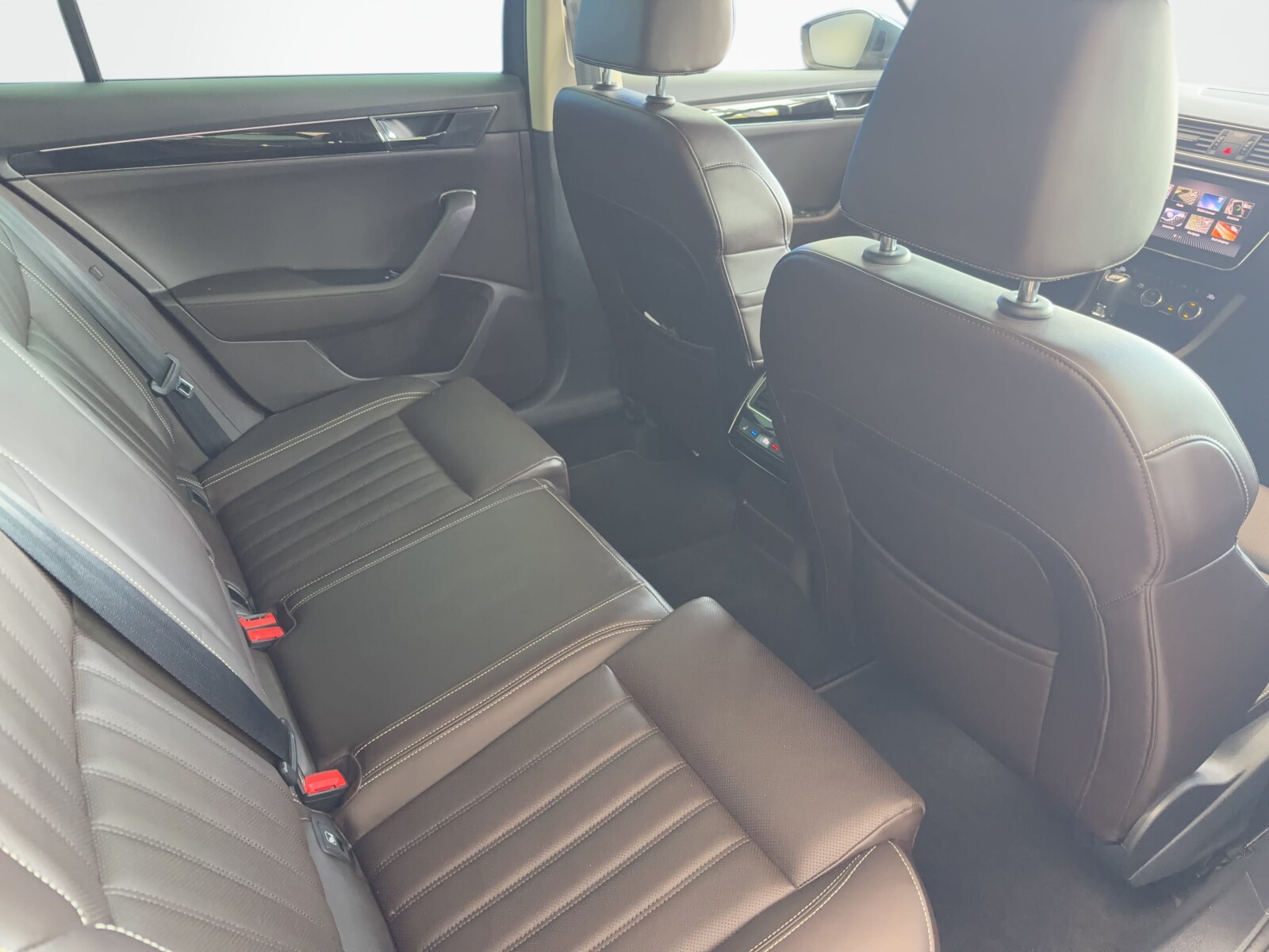Škoda Superb Combi - zdjęcie 16