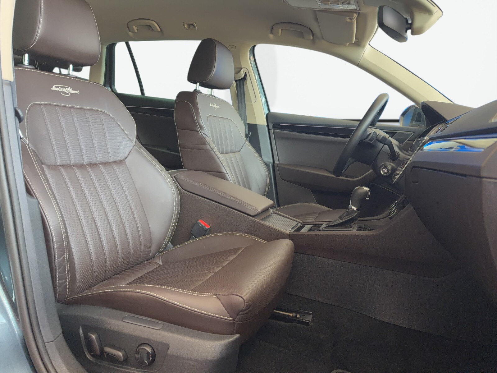 Škoda Superb Combi - zdjęcie 19