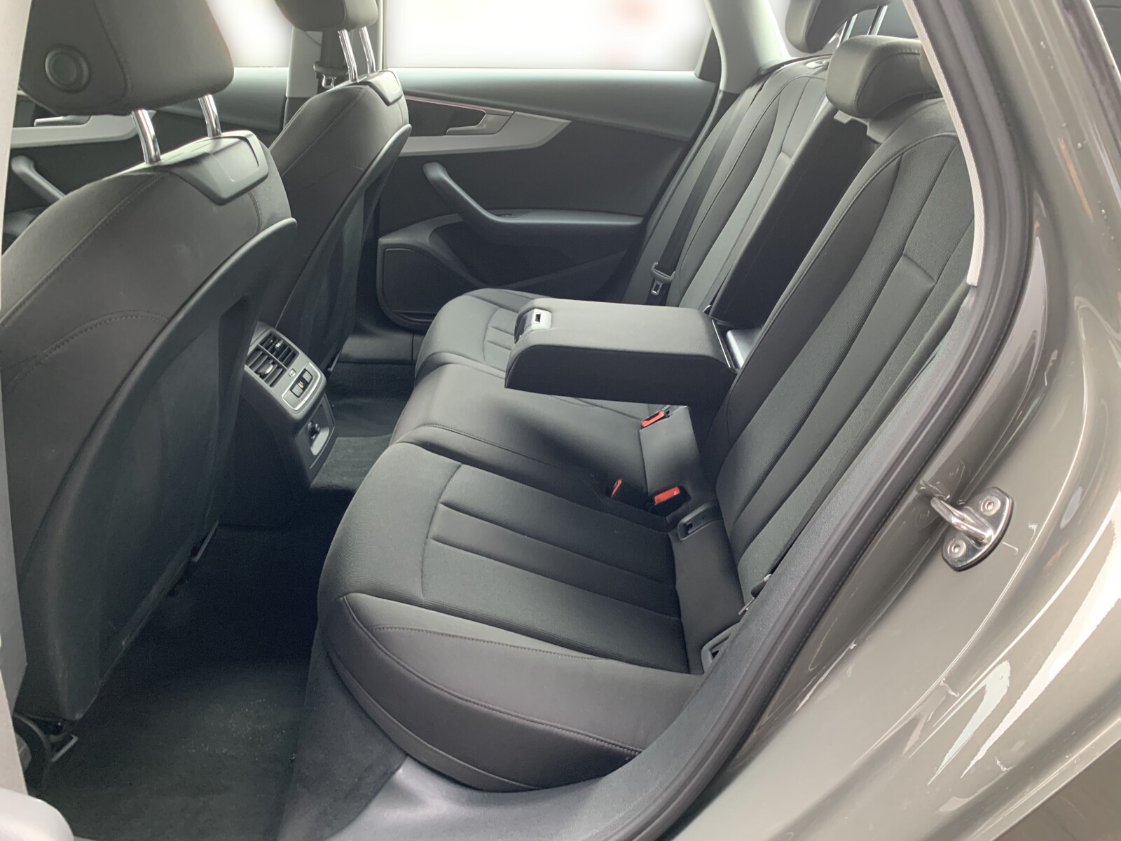 Audi A4 Limousine - zdjęcie 12