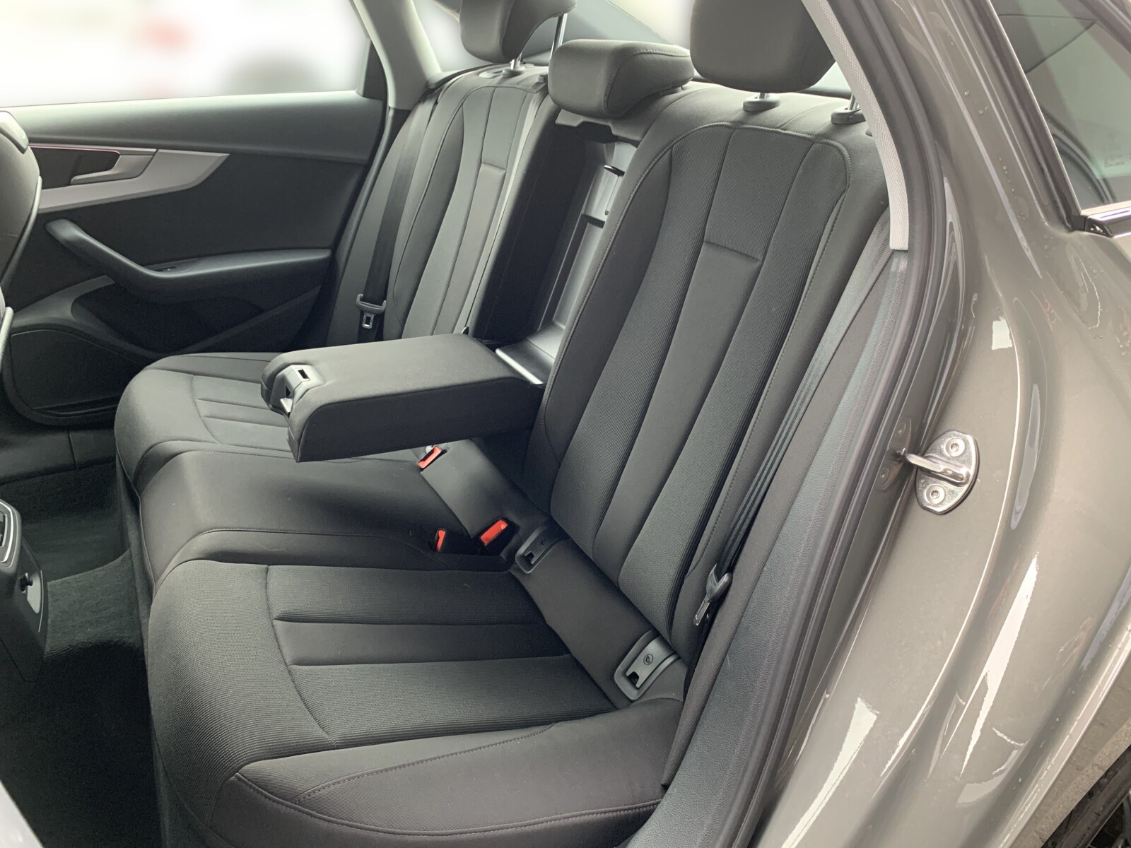 Audi A4 Limousine - zdjęcie 14