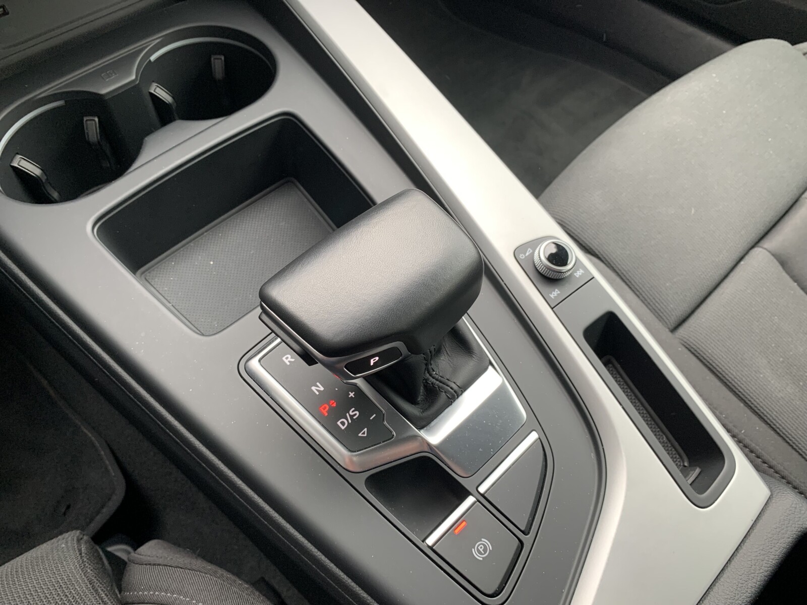 Audi A4 Limousine - zdjęcie 20
