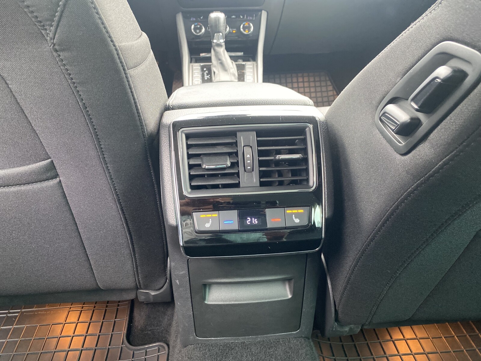 Škoda Superb Combi - zdjęcie 13