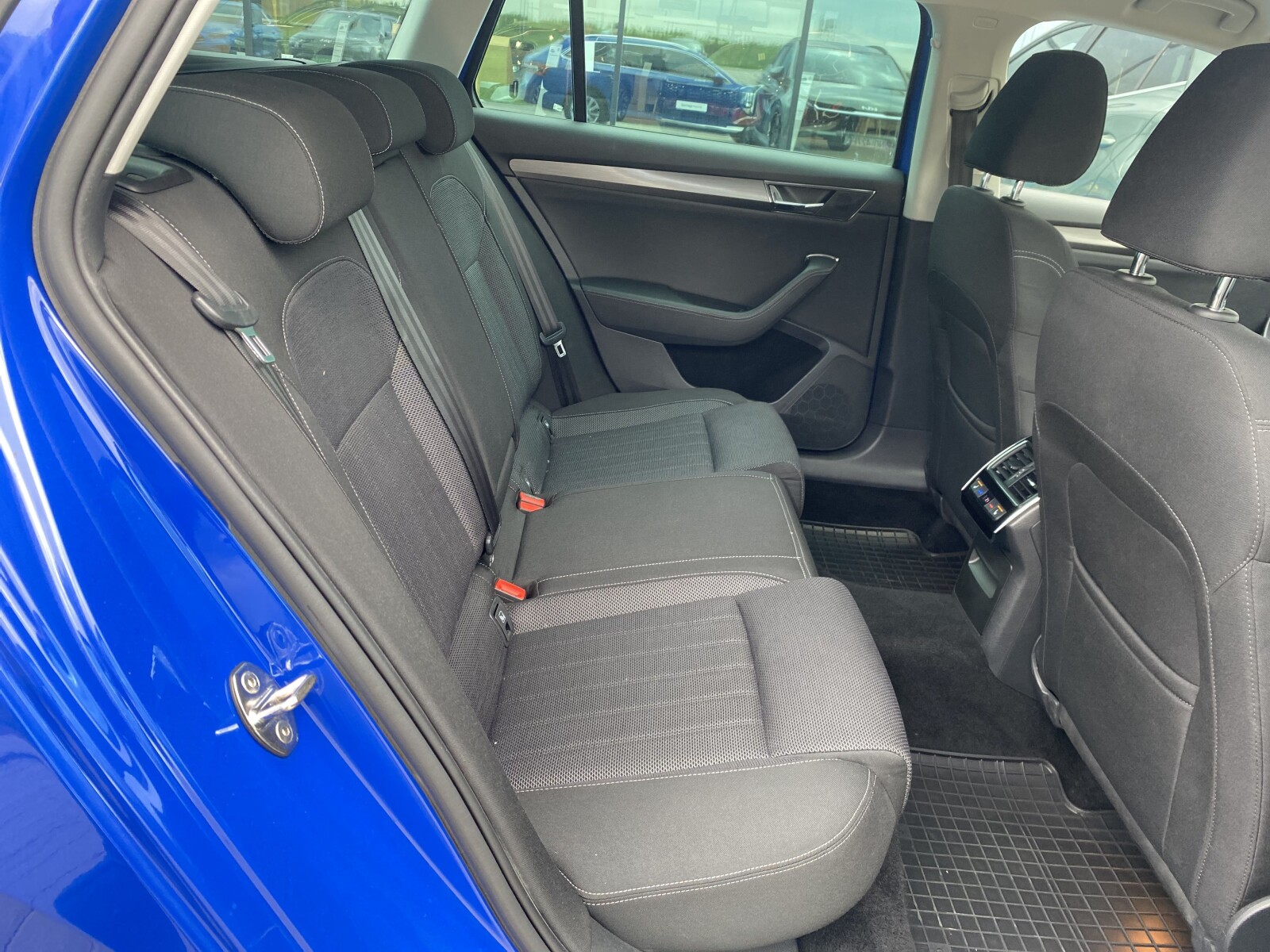 Škoda Superb Combi - zdjęcie 15