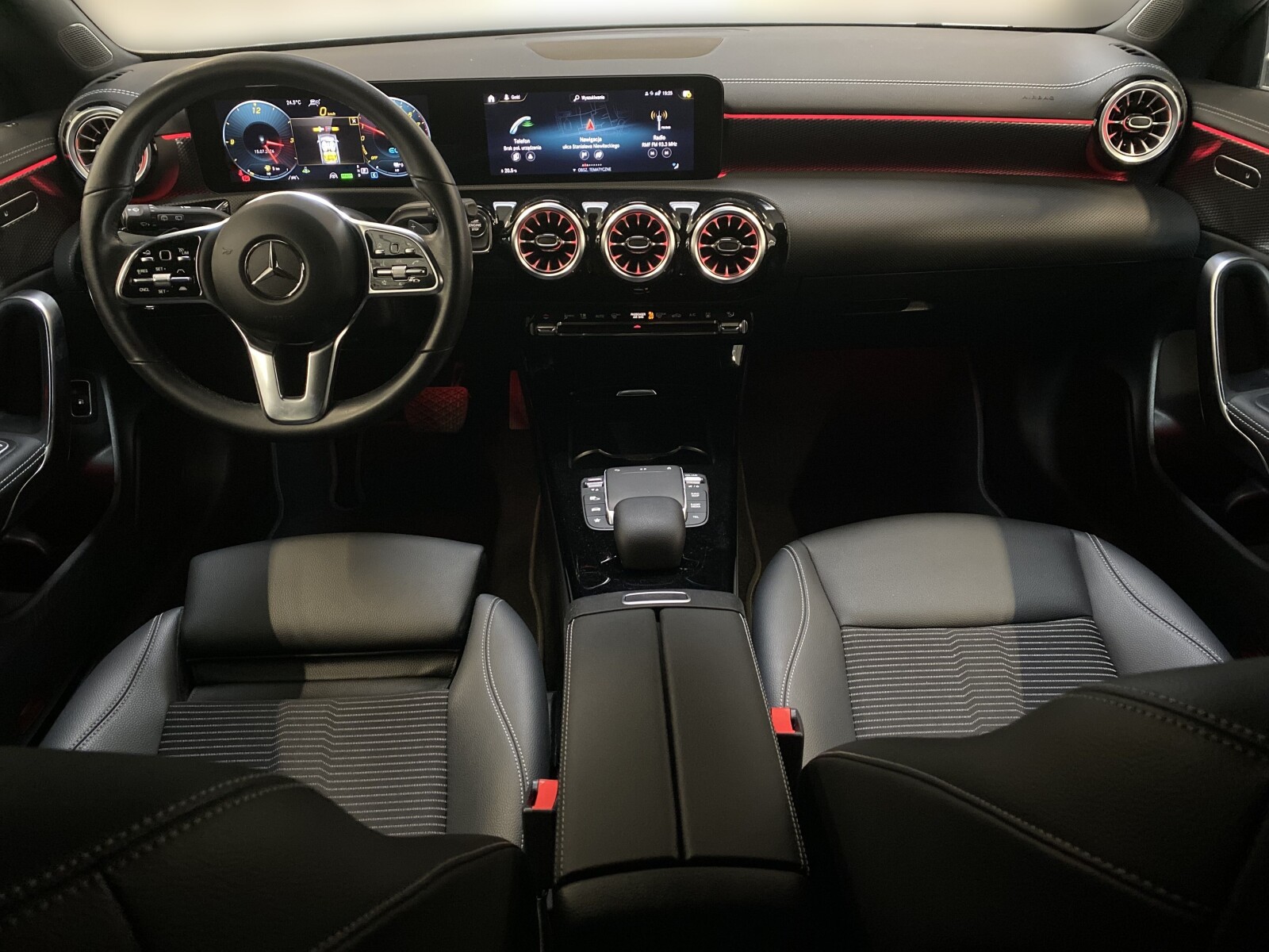 Mercedes-Benz CLA 250 - zdjęcie 11