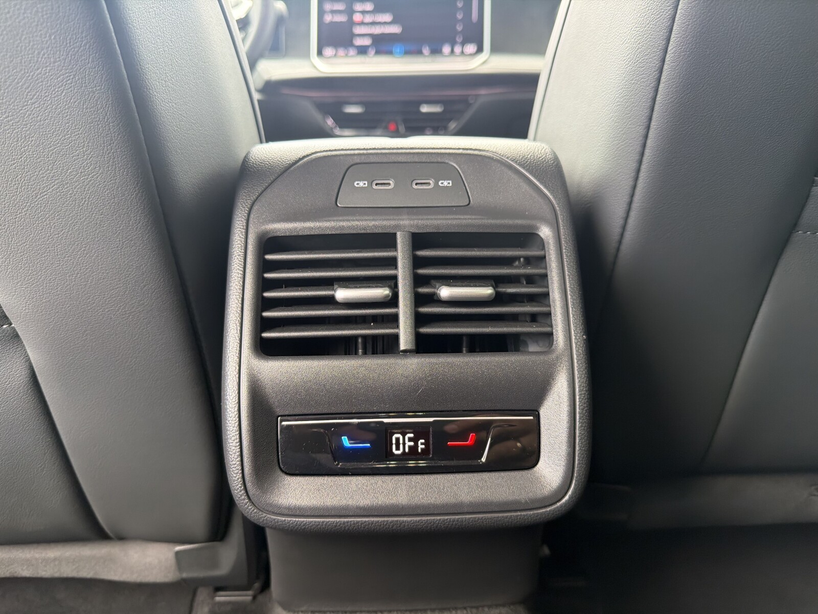Volkswagen Passat Variant - zdjęcie 21