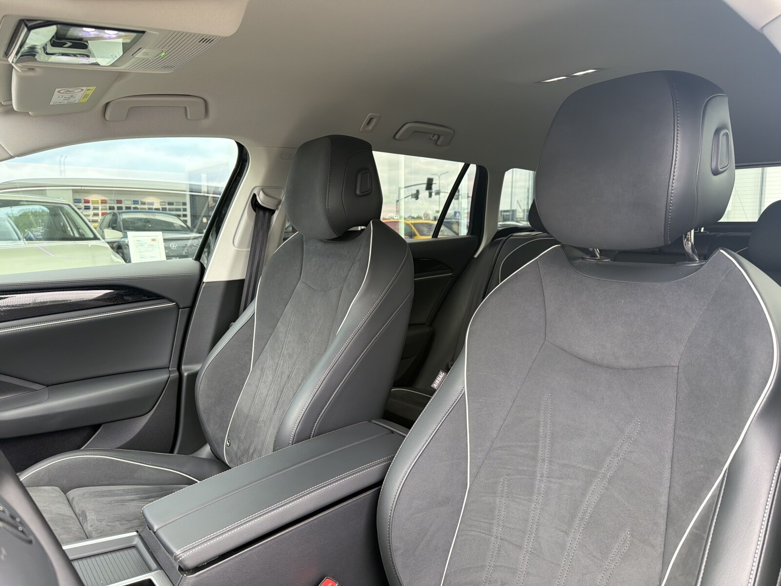 Volkswagen Passat Variant - zdjęcie 11