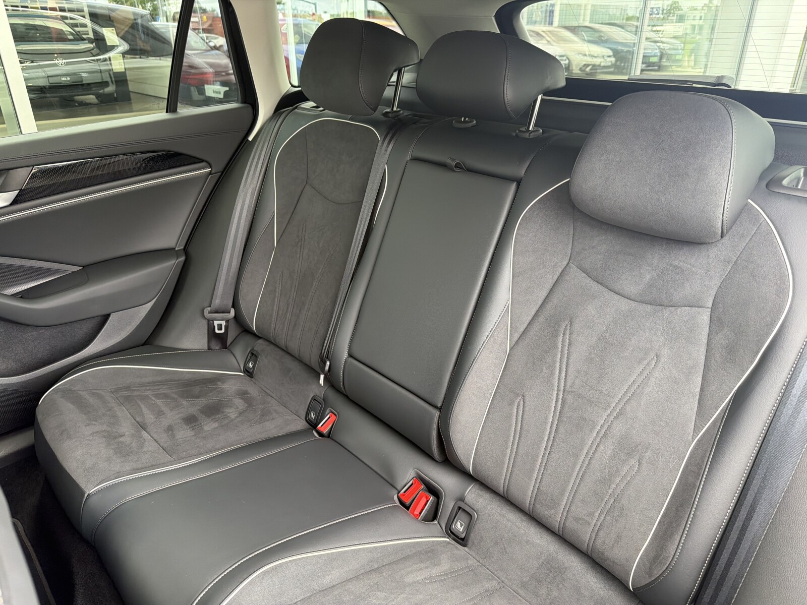 Volkswagen Passat Variant - zdjęcie 16
