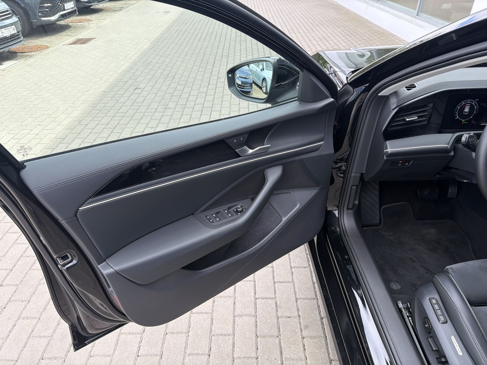 Volkswagen Passat Variant - zdjęcie 10