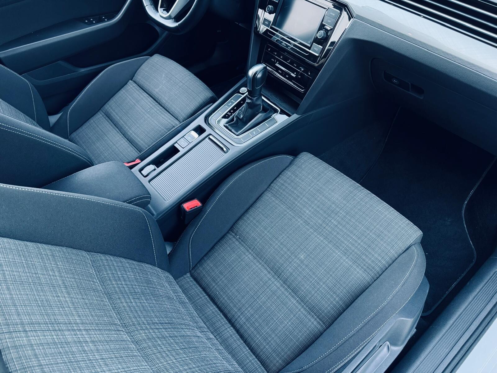 Volkswagen Passat - zdjęcie 16