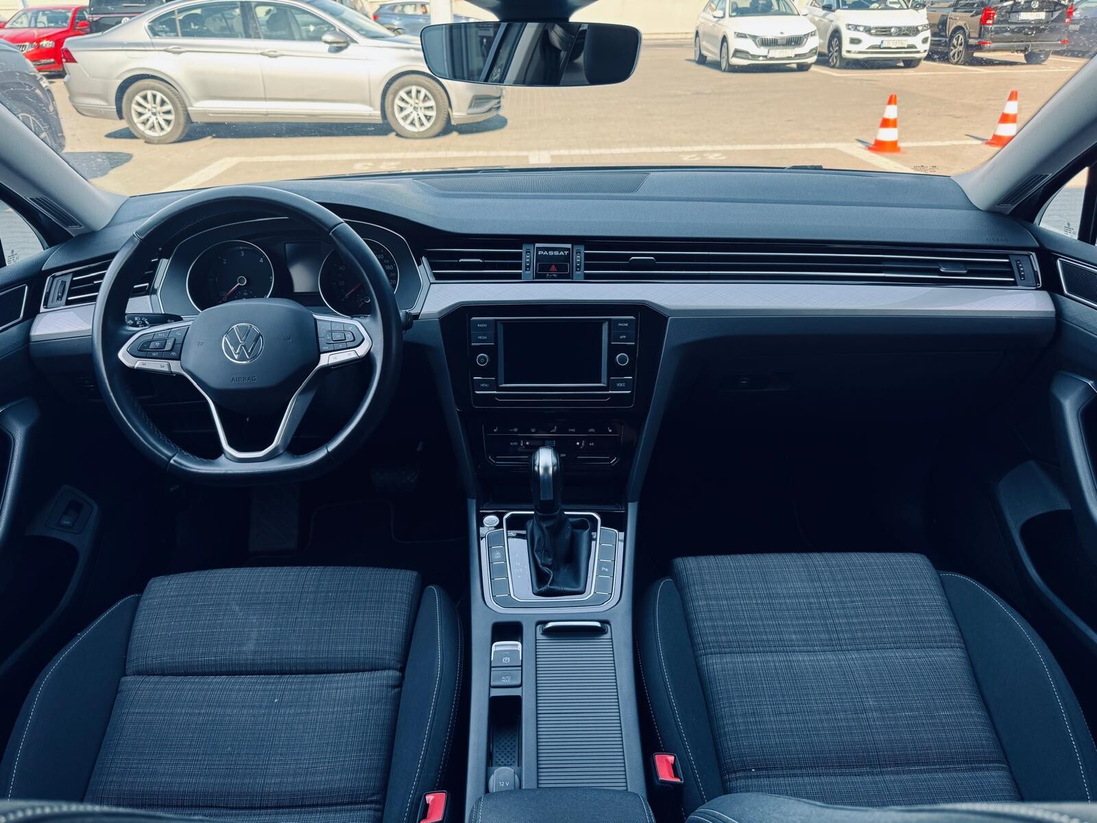 Volkswagen Passat - zdjęcie 19