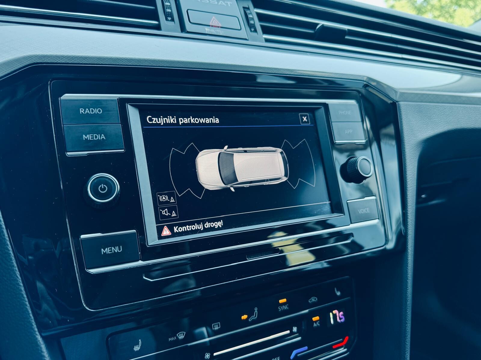 Volkswagen Passat - zdjęcie 29