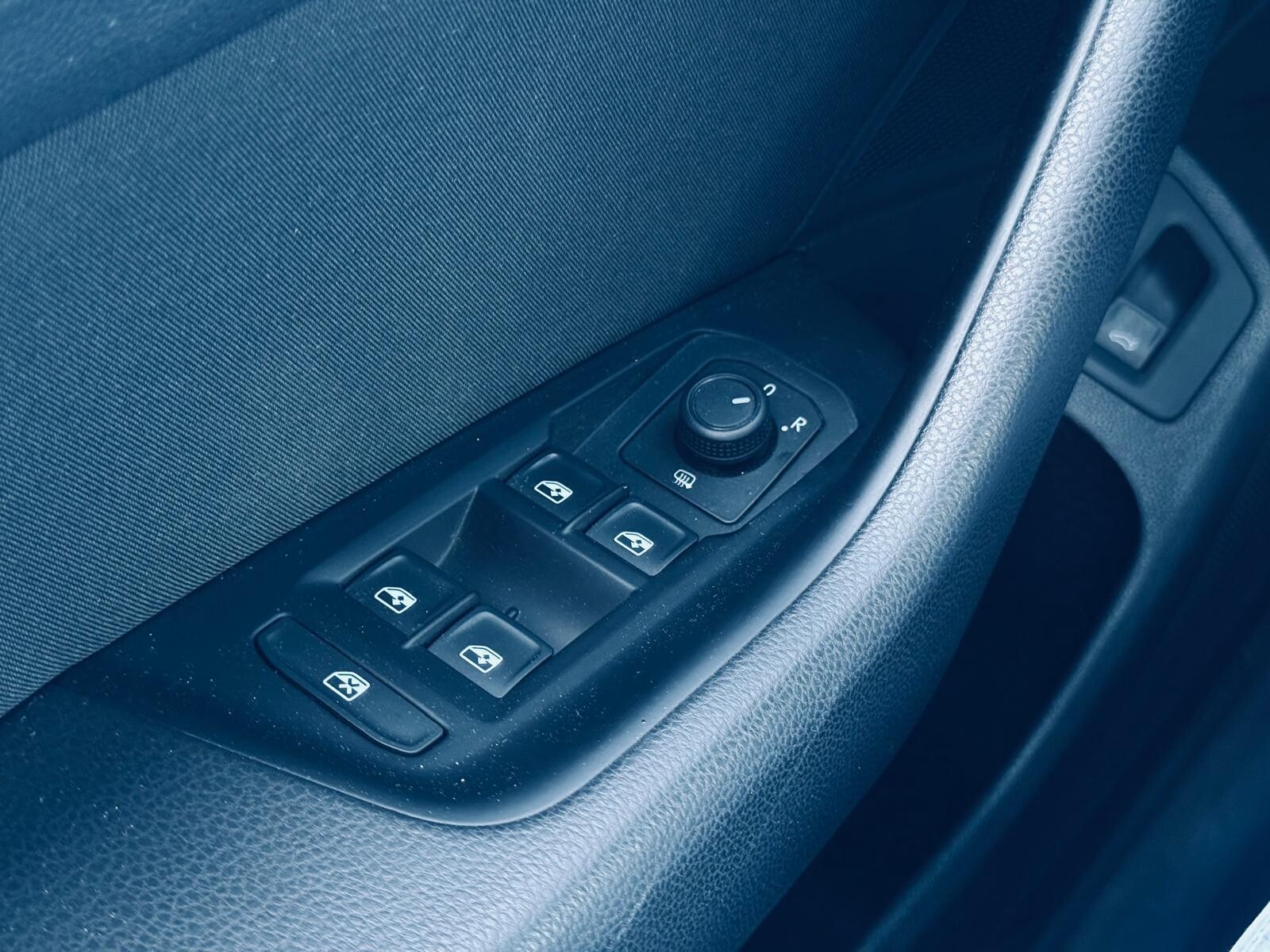 Volkswagen Passat - zdjęcie 33