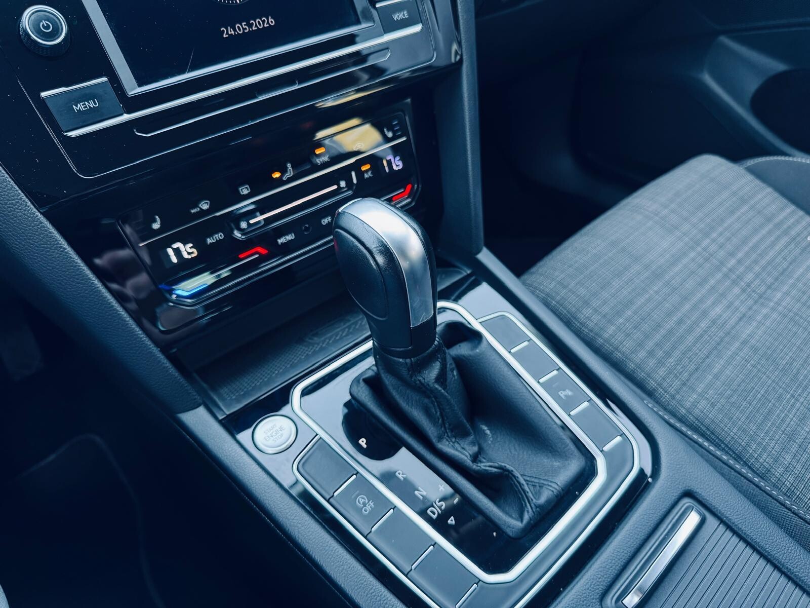 Volkswagen Passat - zdjęcie 31