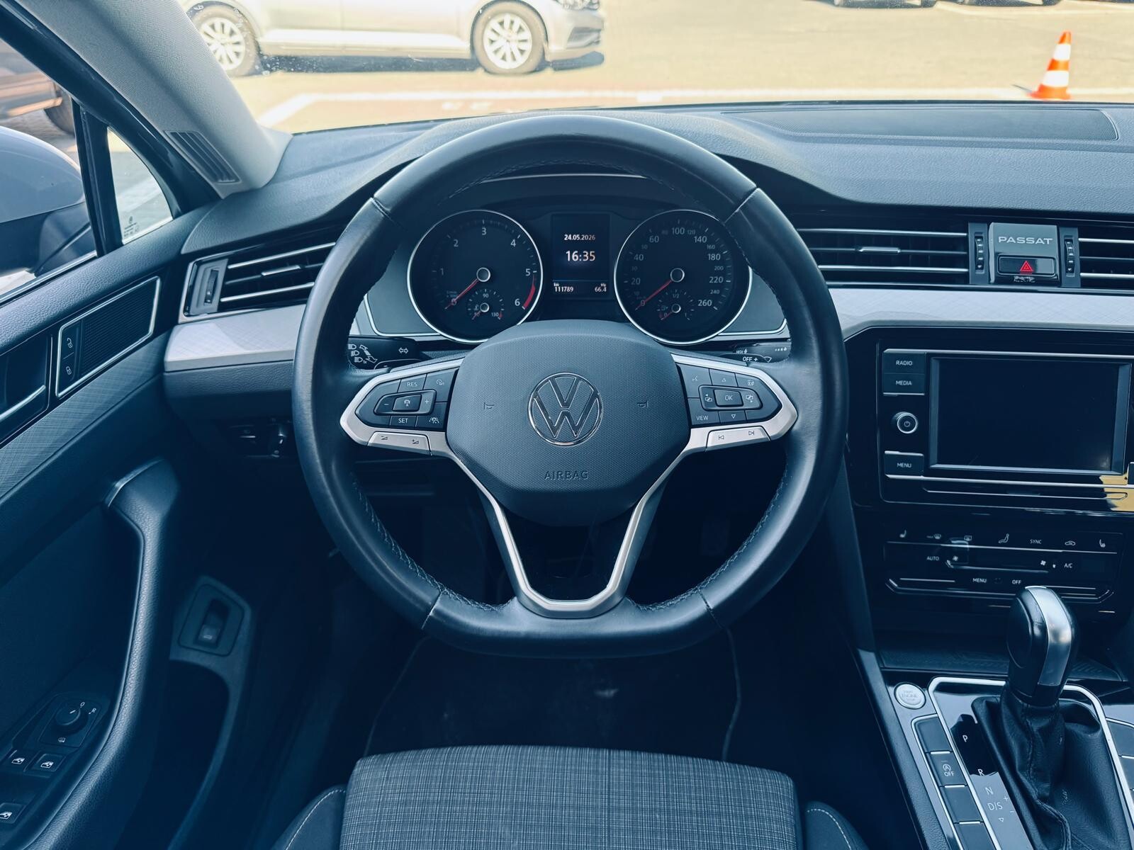 Volkswagen Passat - zdjęcie 20