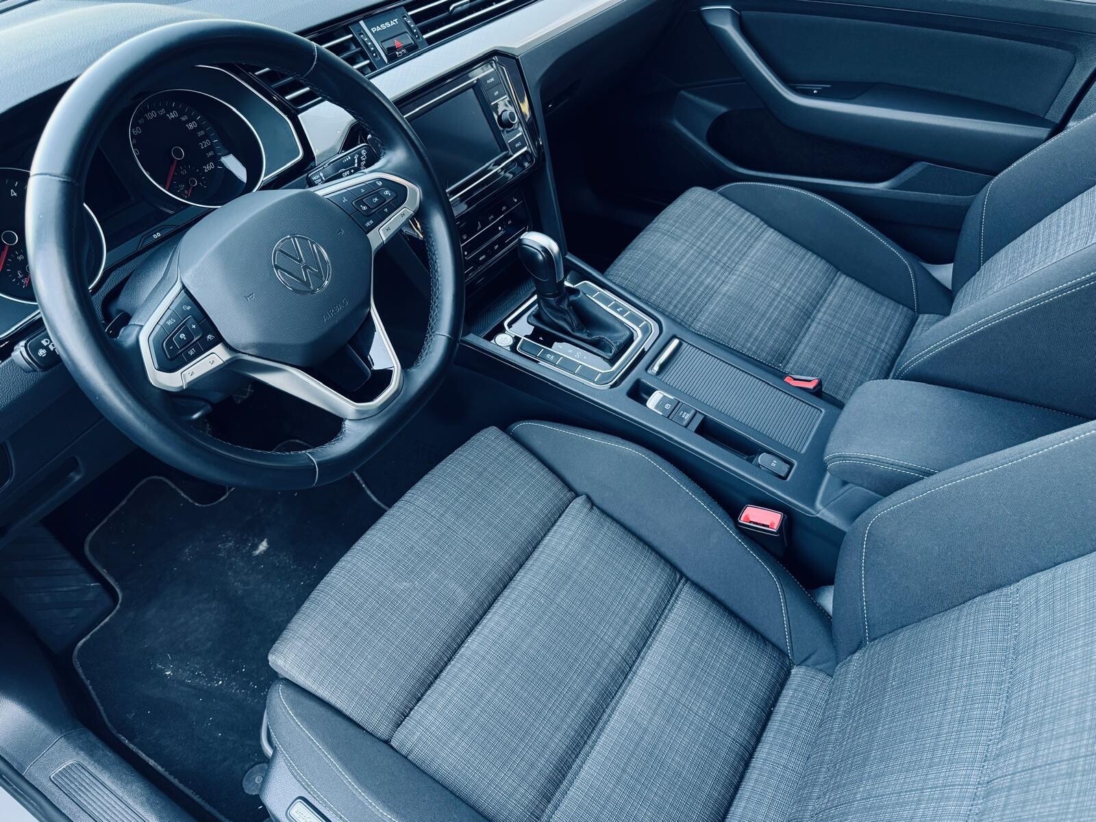 Volkswagen Passat - zdjęcie 12