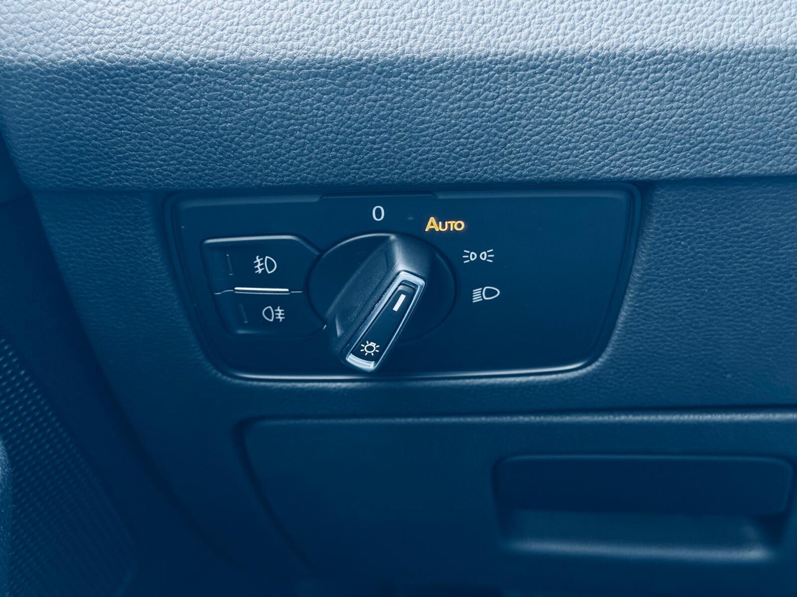 Volkswagen Passat - zdjęcie 32