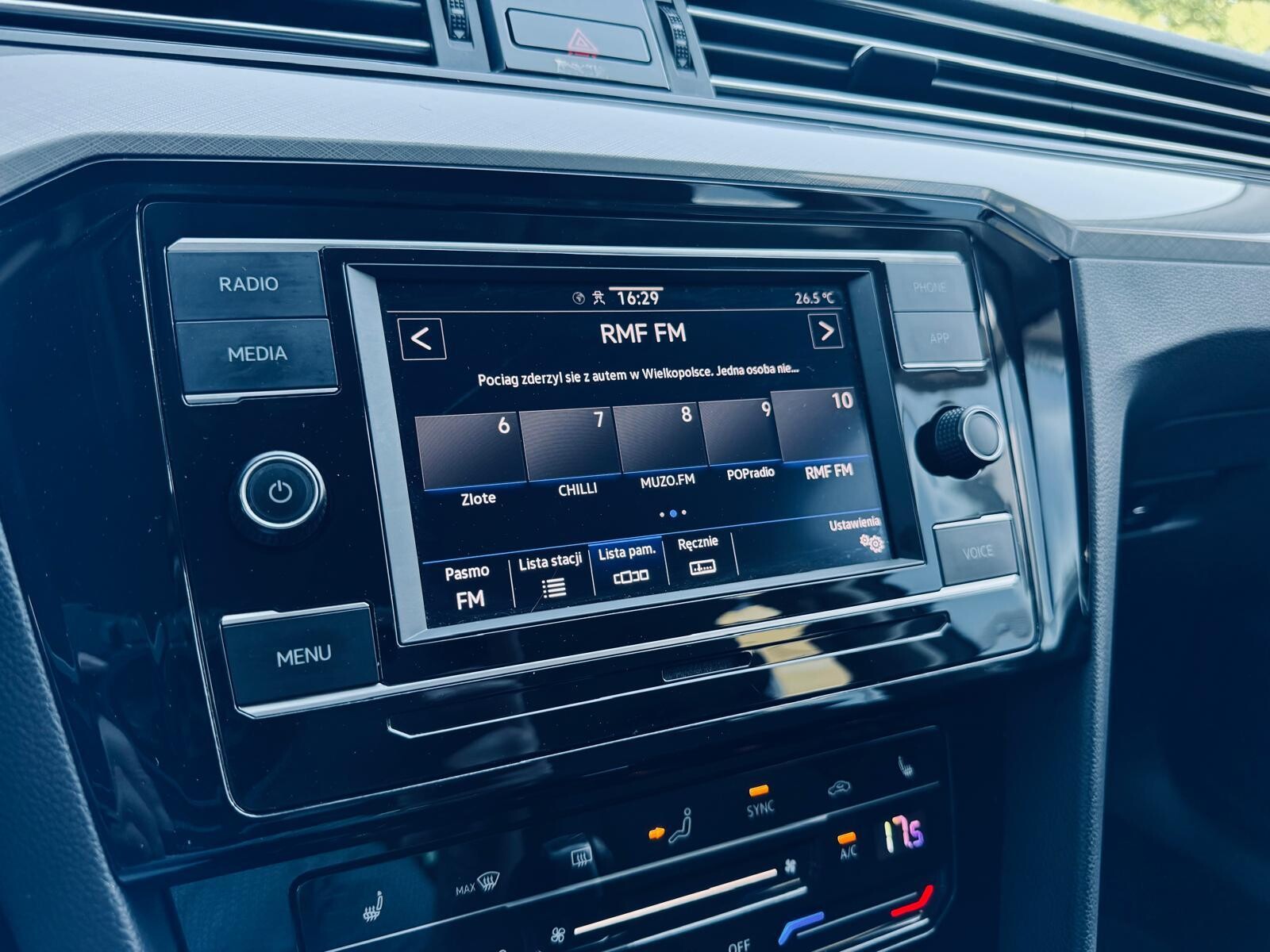 Volkswagen Passat - zdjęcie 25