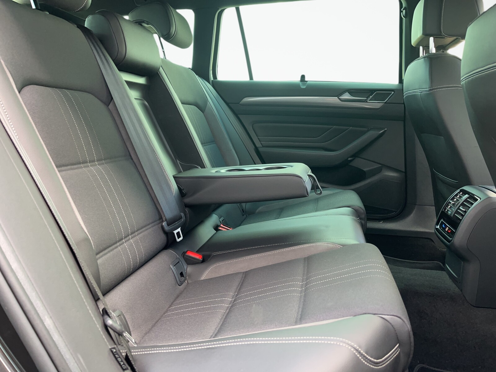 Volkswagen Passat Alltrack - zdjęcie 20