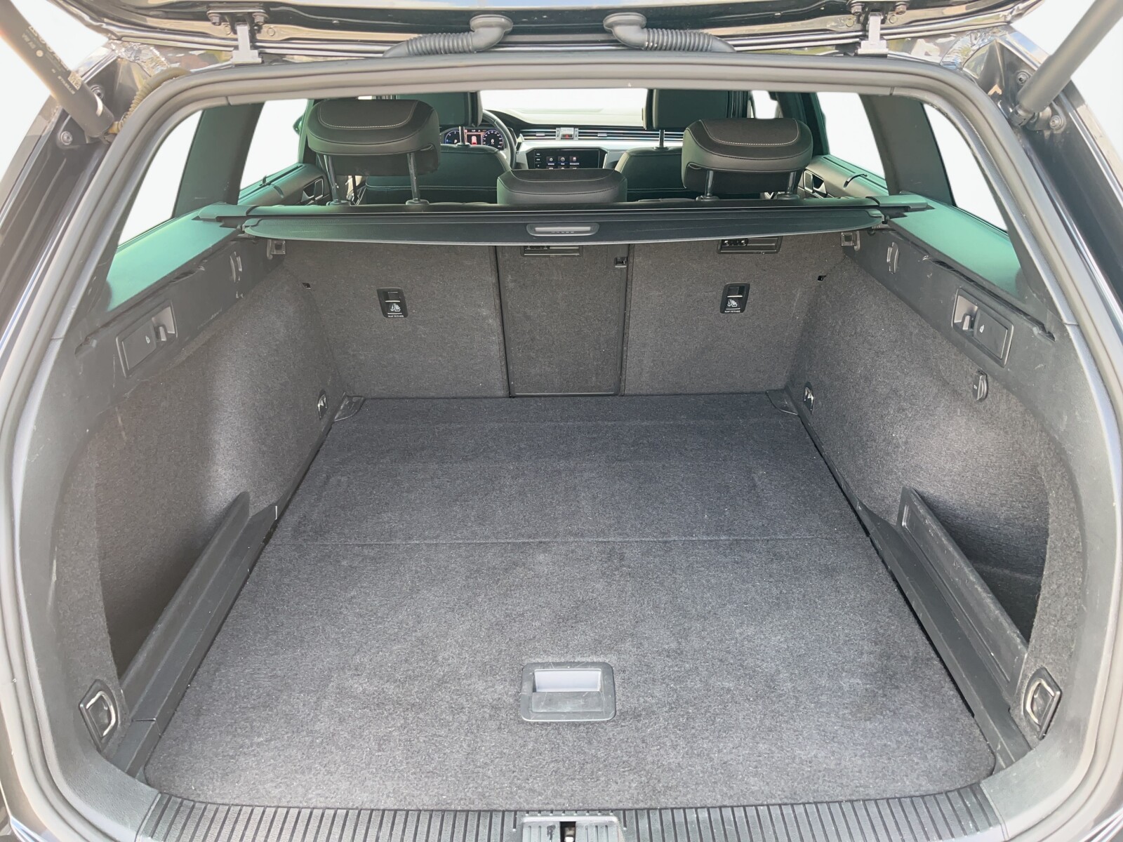 Volkswagen Passat Alltrack - zdjęcie 17